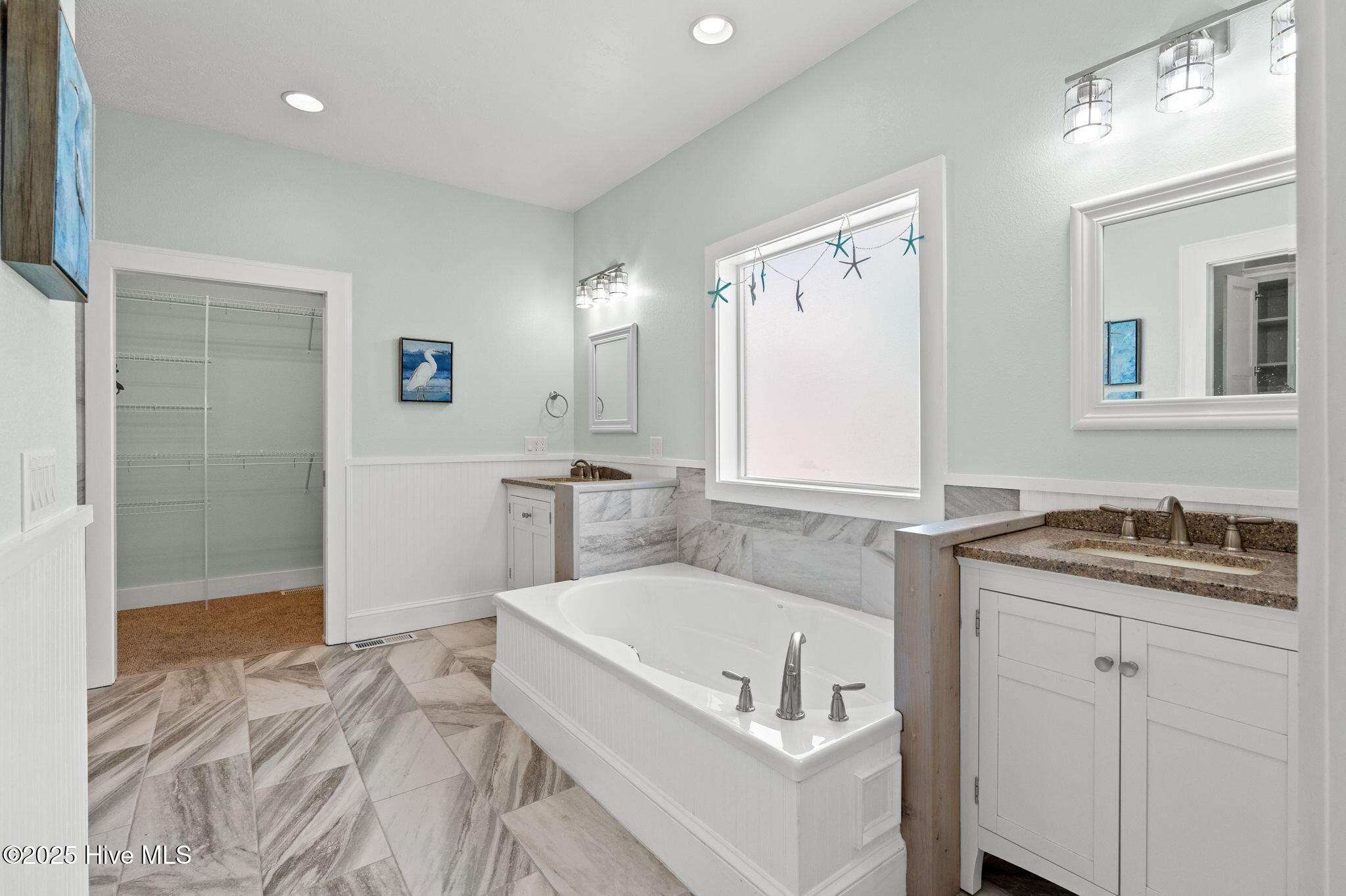 100495043 | Photo 16