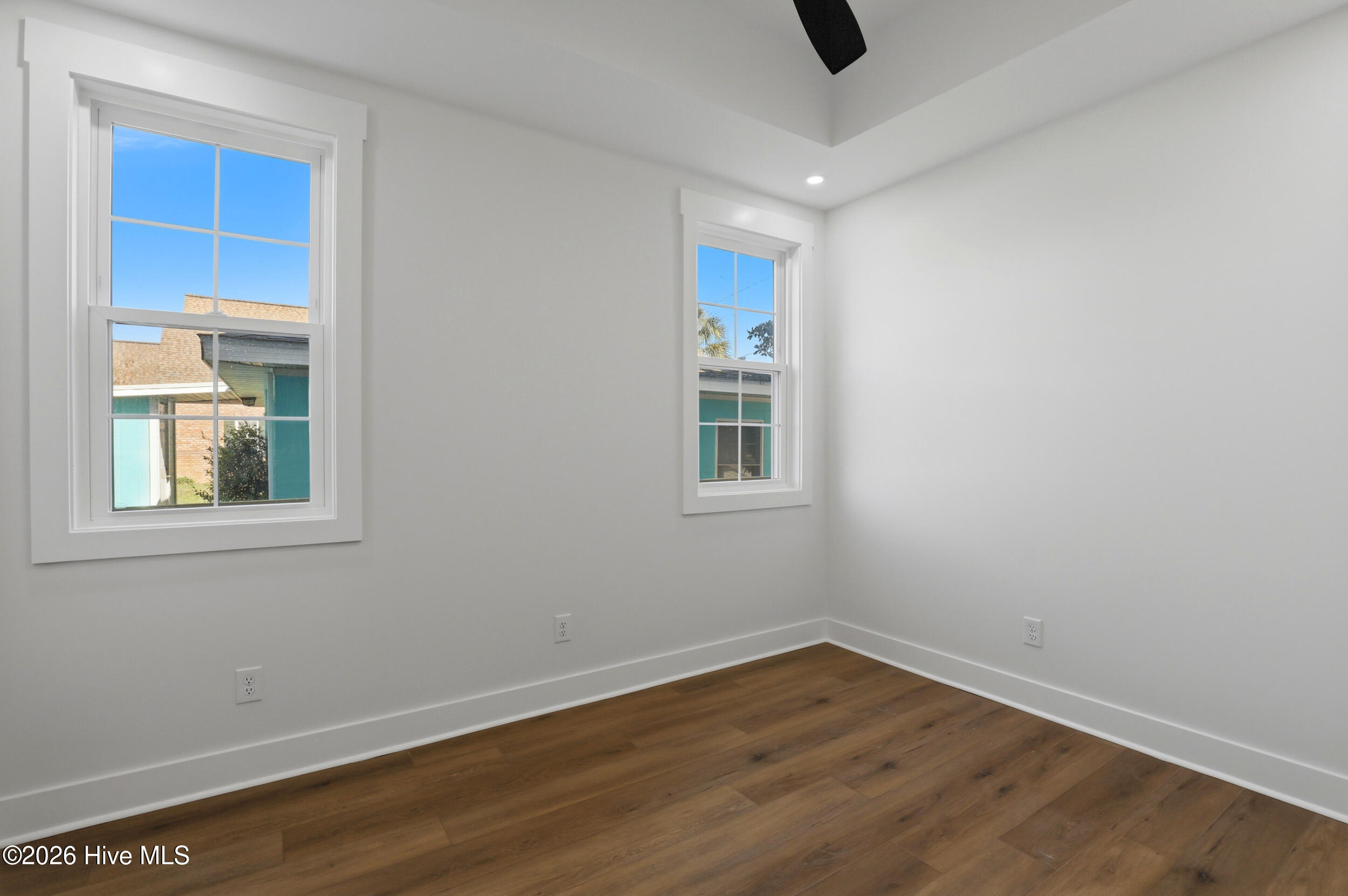 100562877 | Photo 22