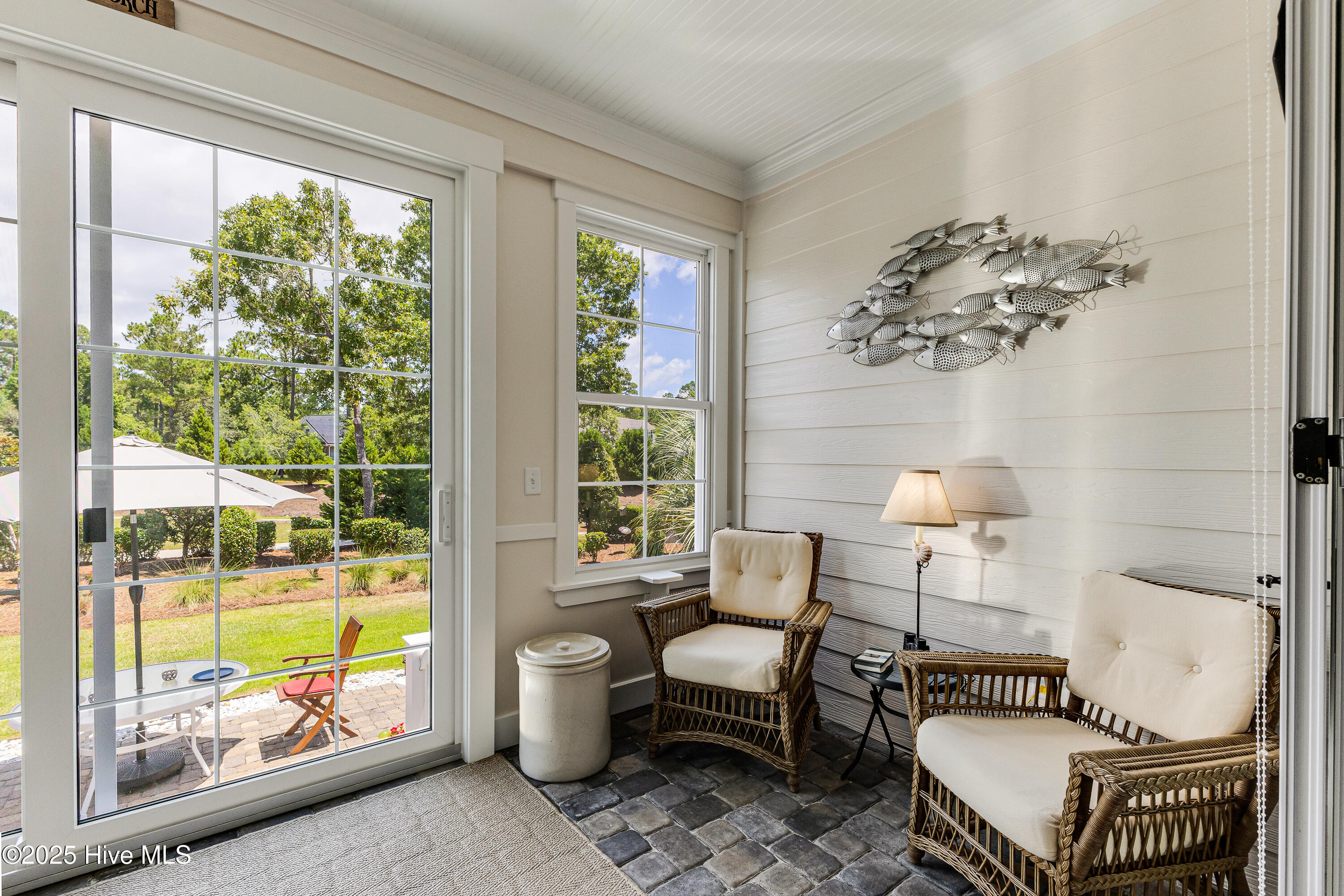 100519190 | Photo 15