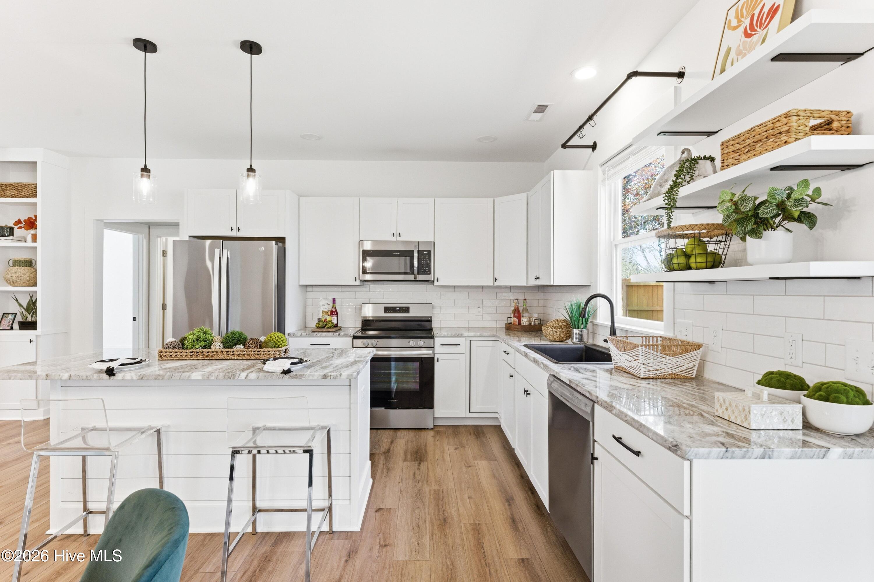 100561683 | Photo 10