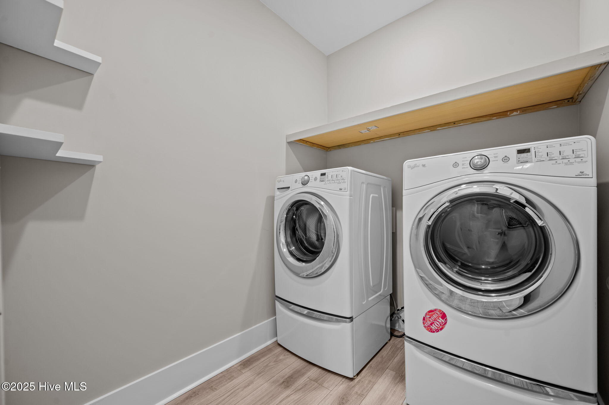 100527941 | Photo 37