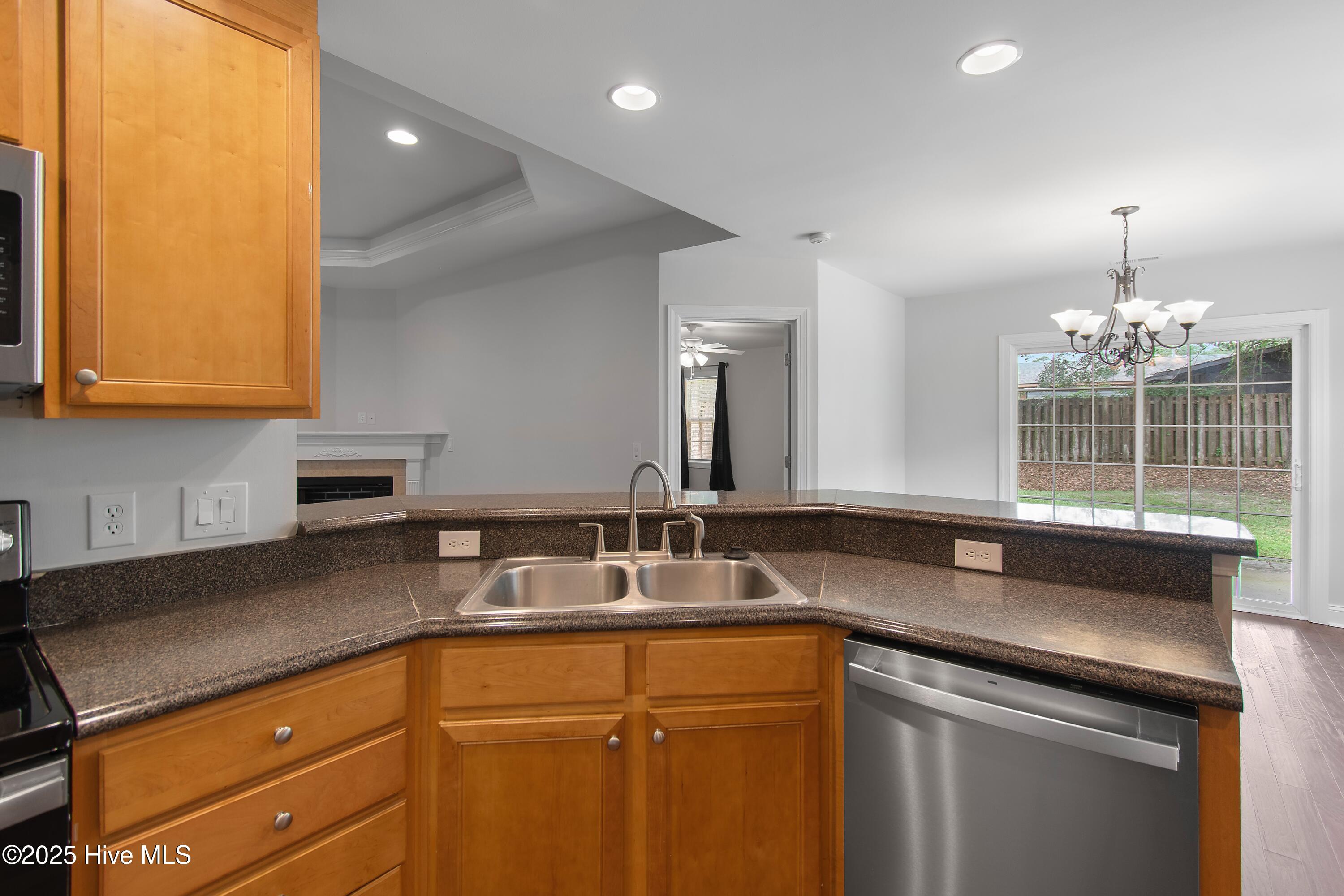 100527568 | Photo 14