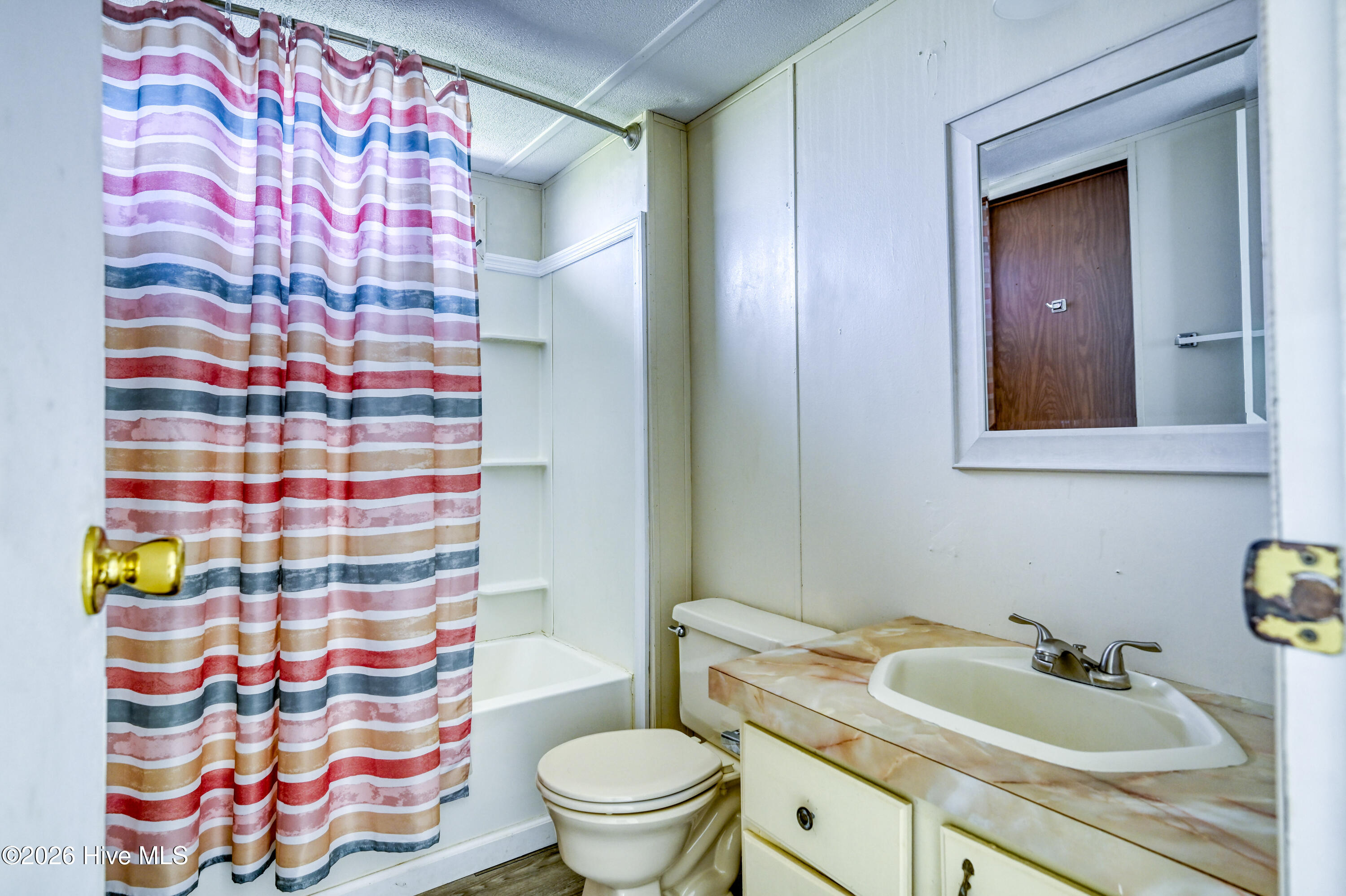 100562691 | Photo 27