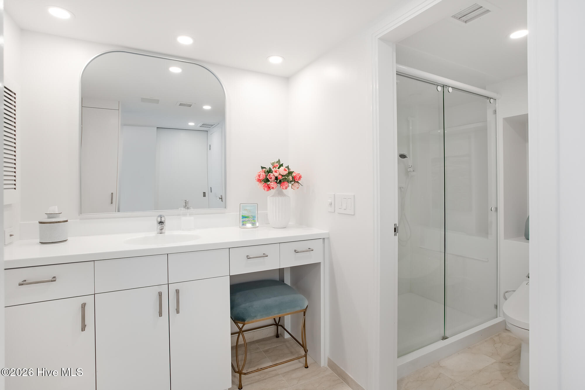 100557997 | Photo 19