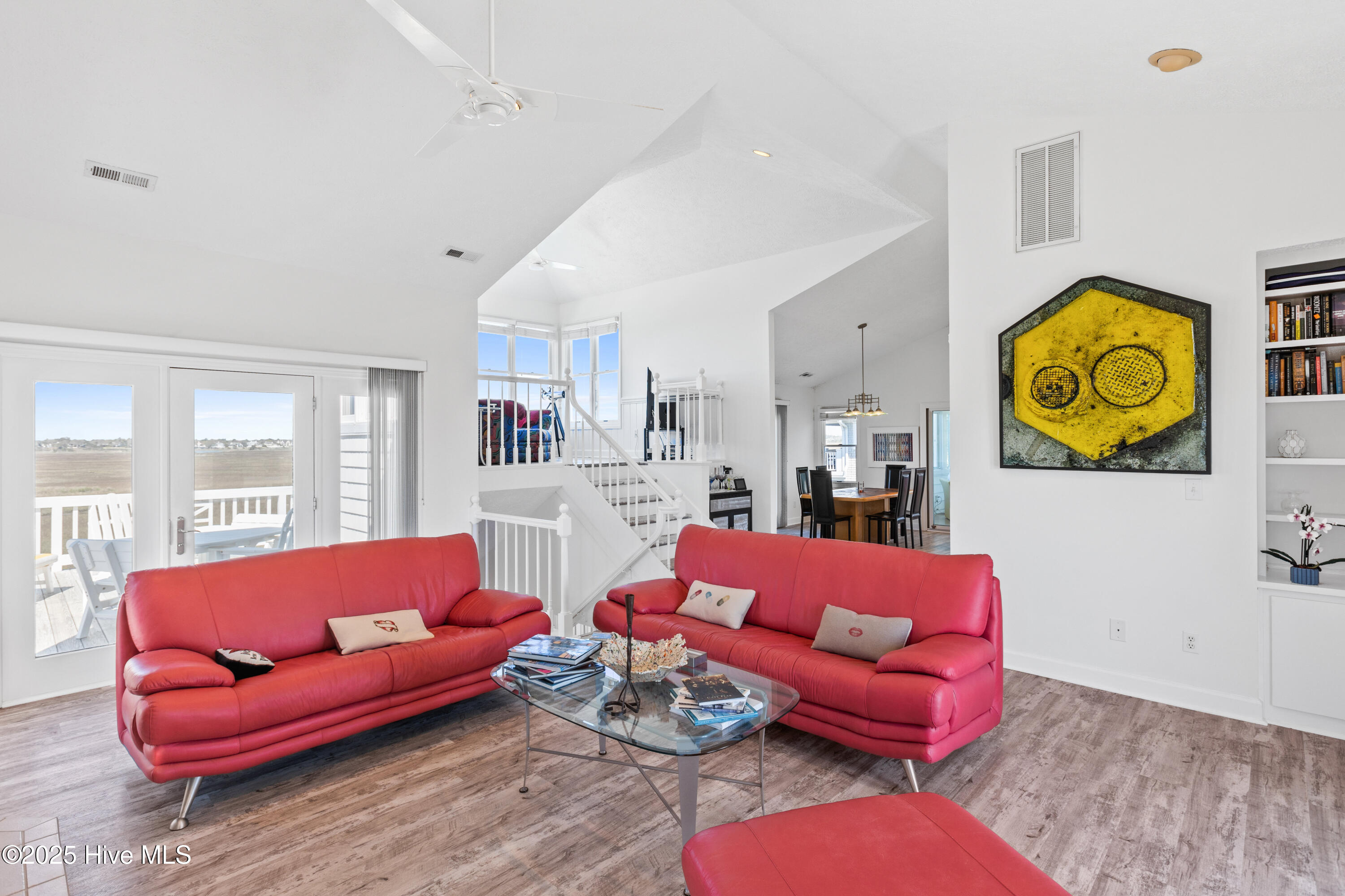 100497696 | Photo 10