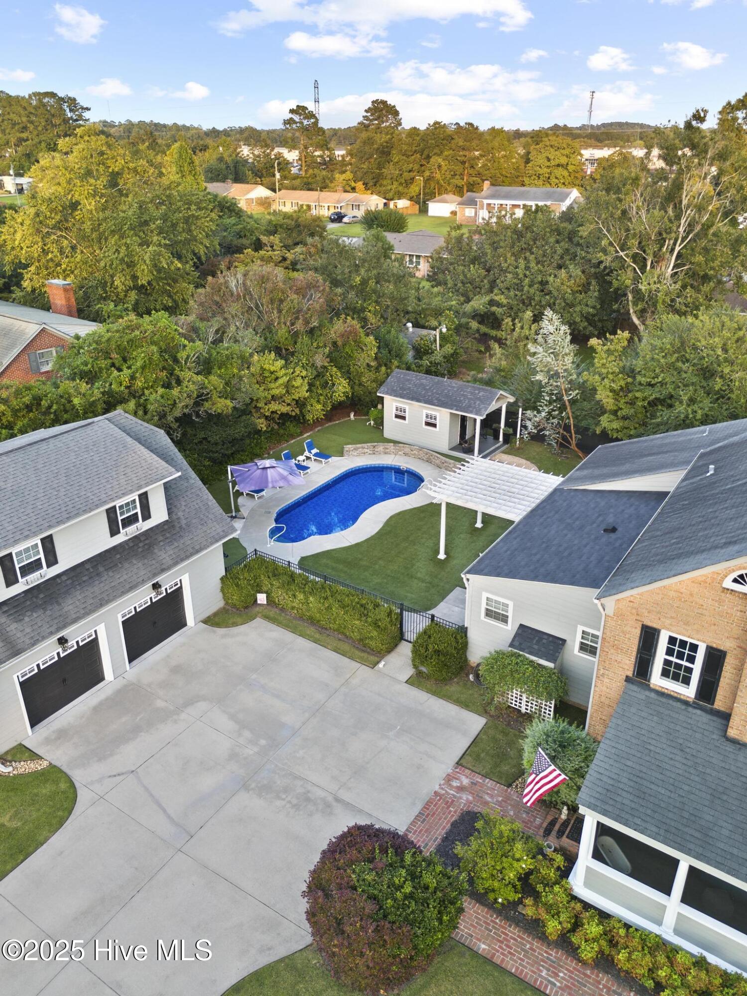 100527249 | Photo 76