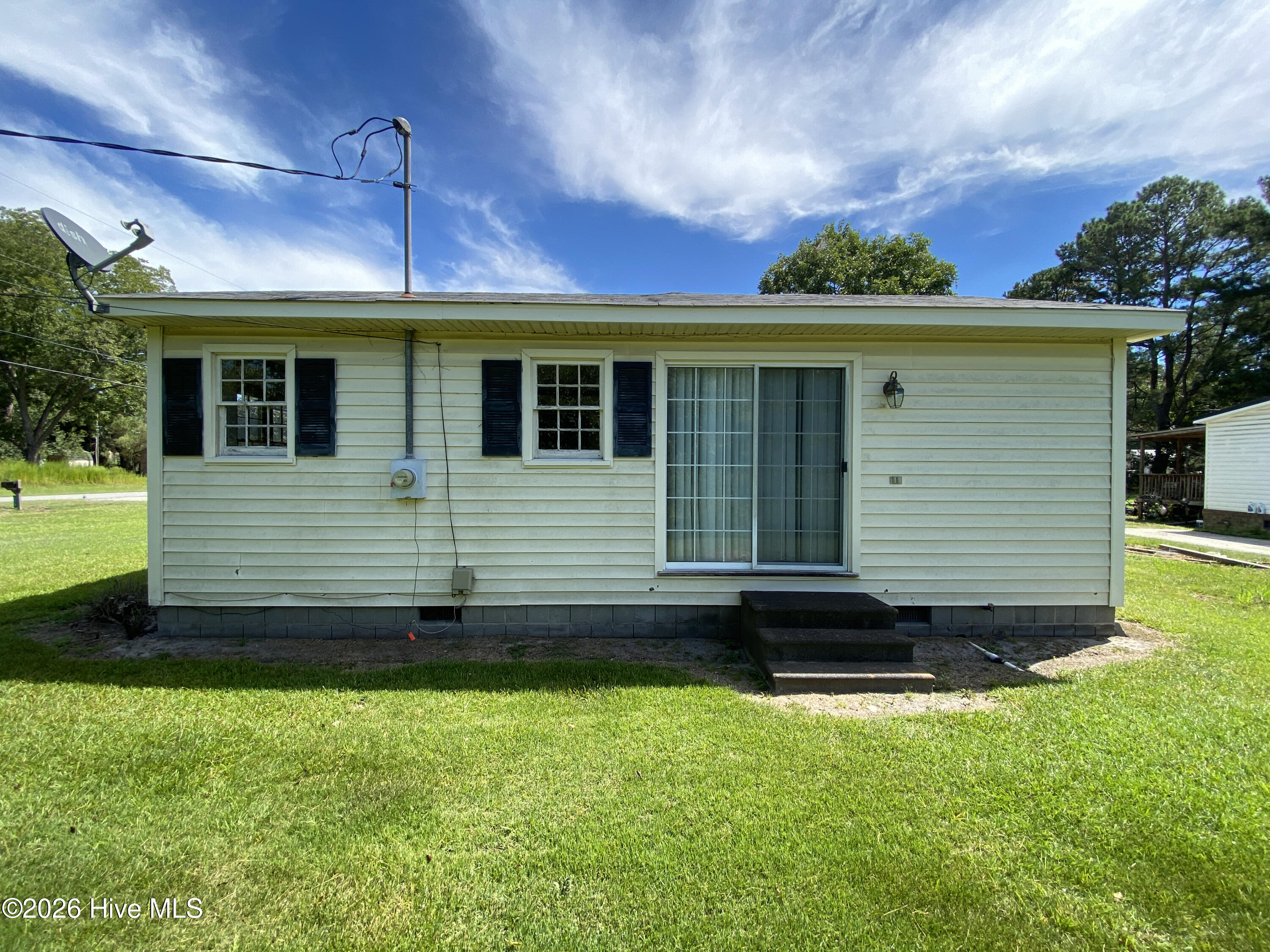 Photo 4 of Single family home for sale at 513 Pear St, Kinston, NC 28504 | MLS# 100604225 | Listing updated on 2026-09-18