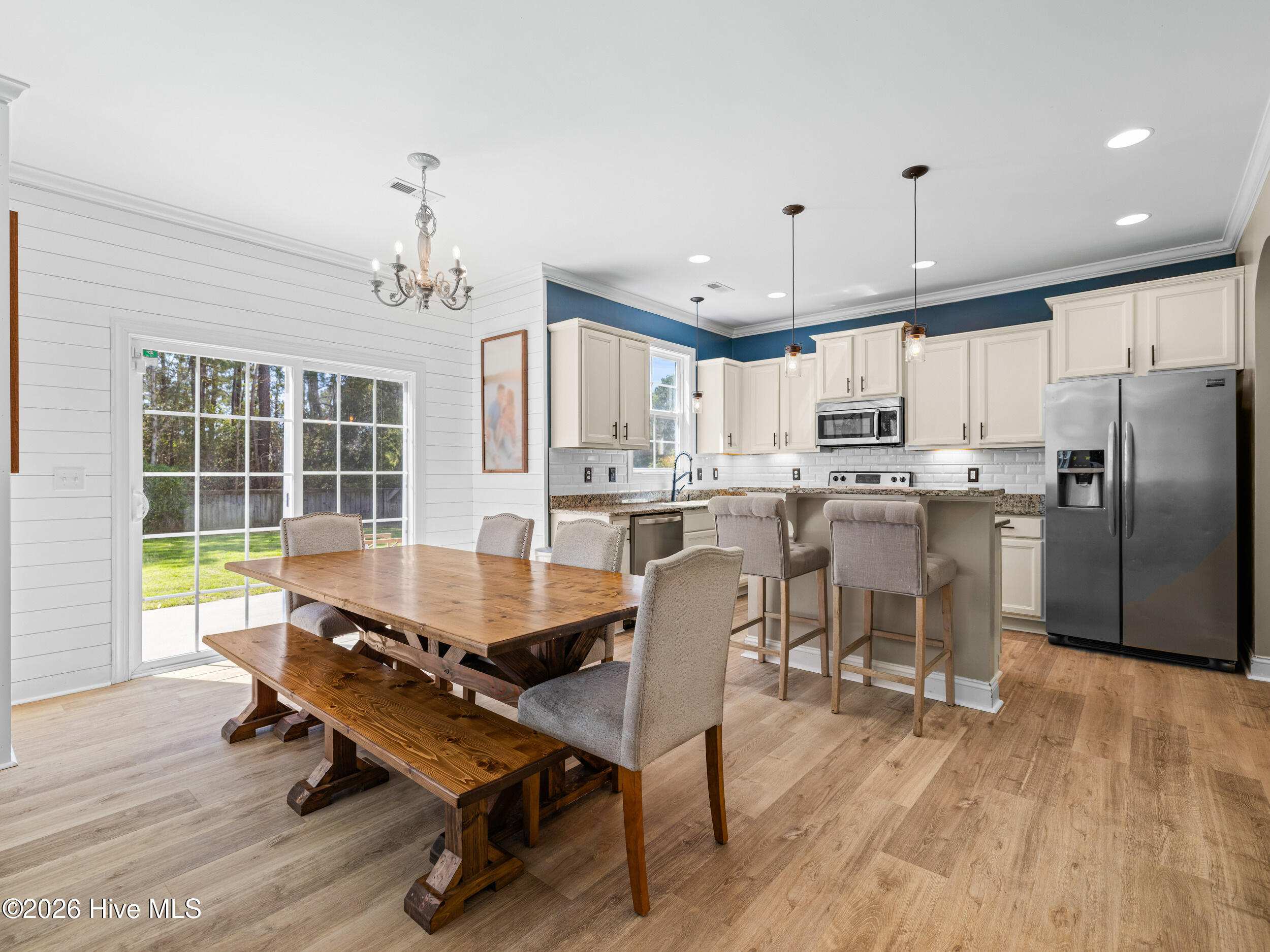 100566633 | Photo 24