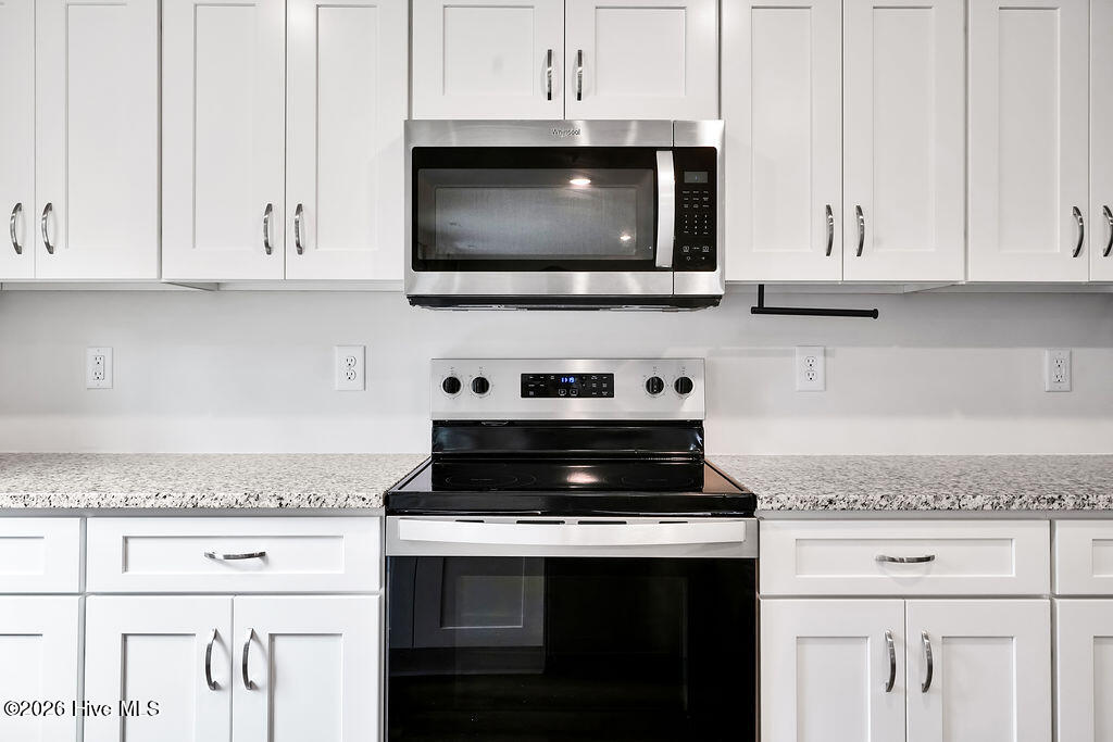 100563721 | Photo 11