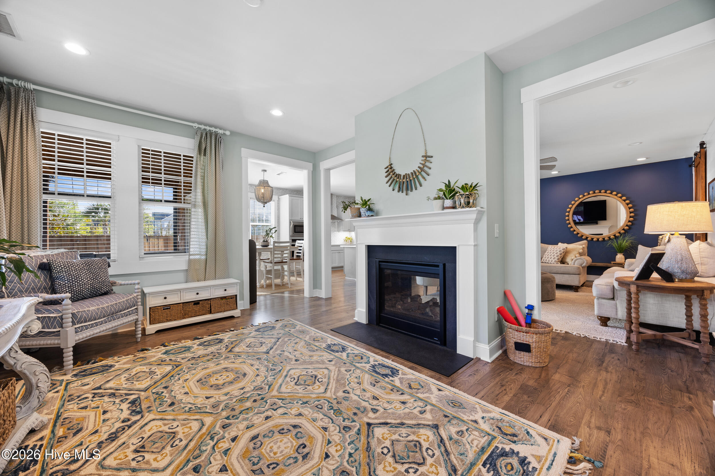 100566940 | Photo 25