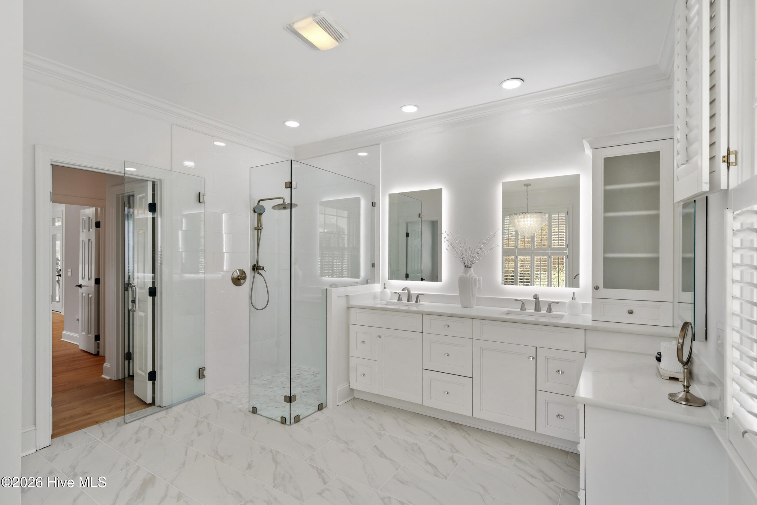 100540721 | Photo 39