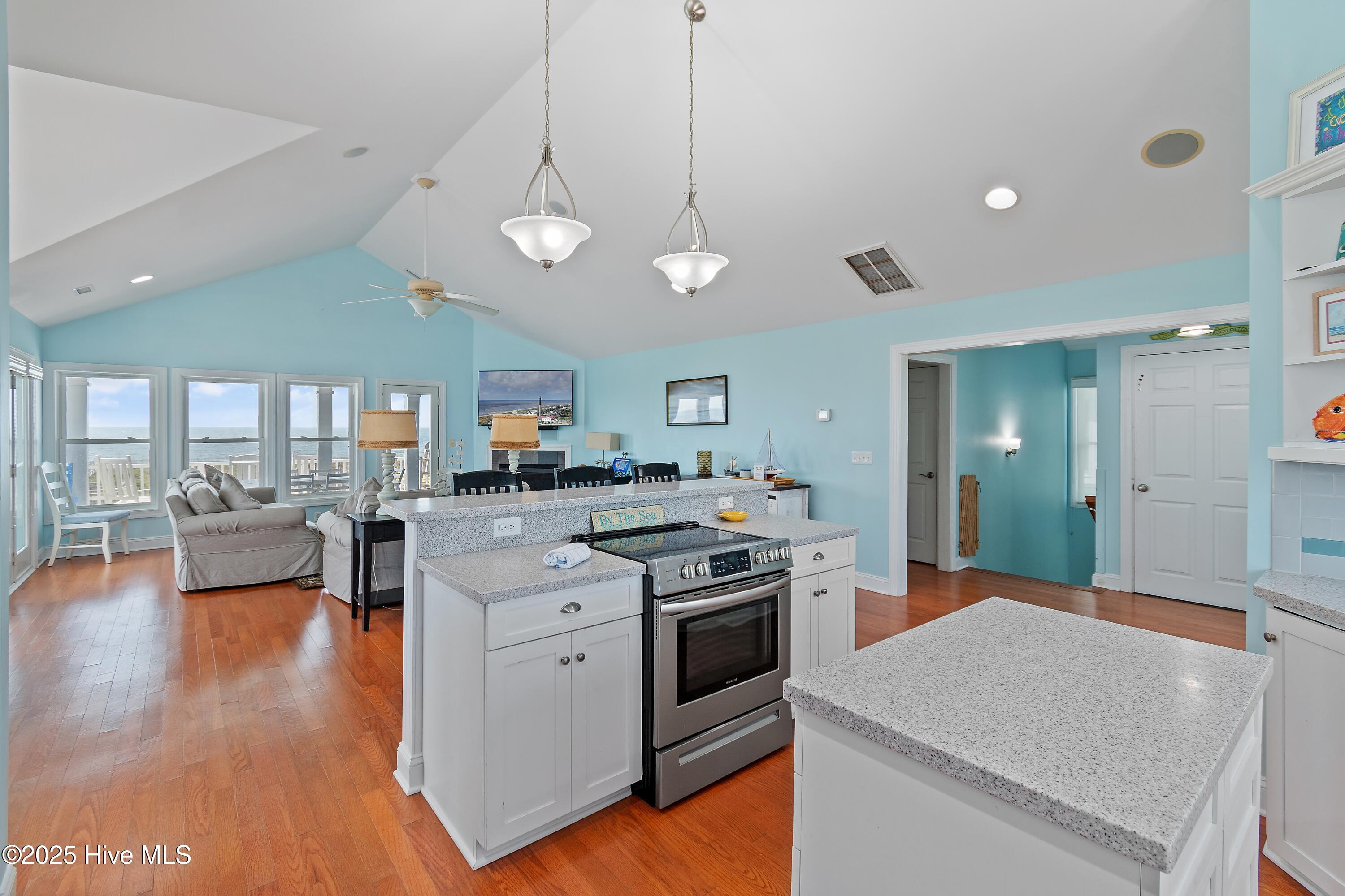 100504065 | Photo 33