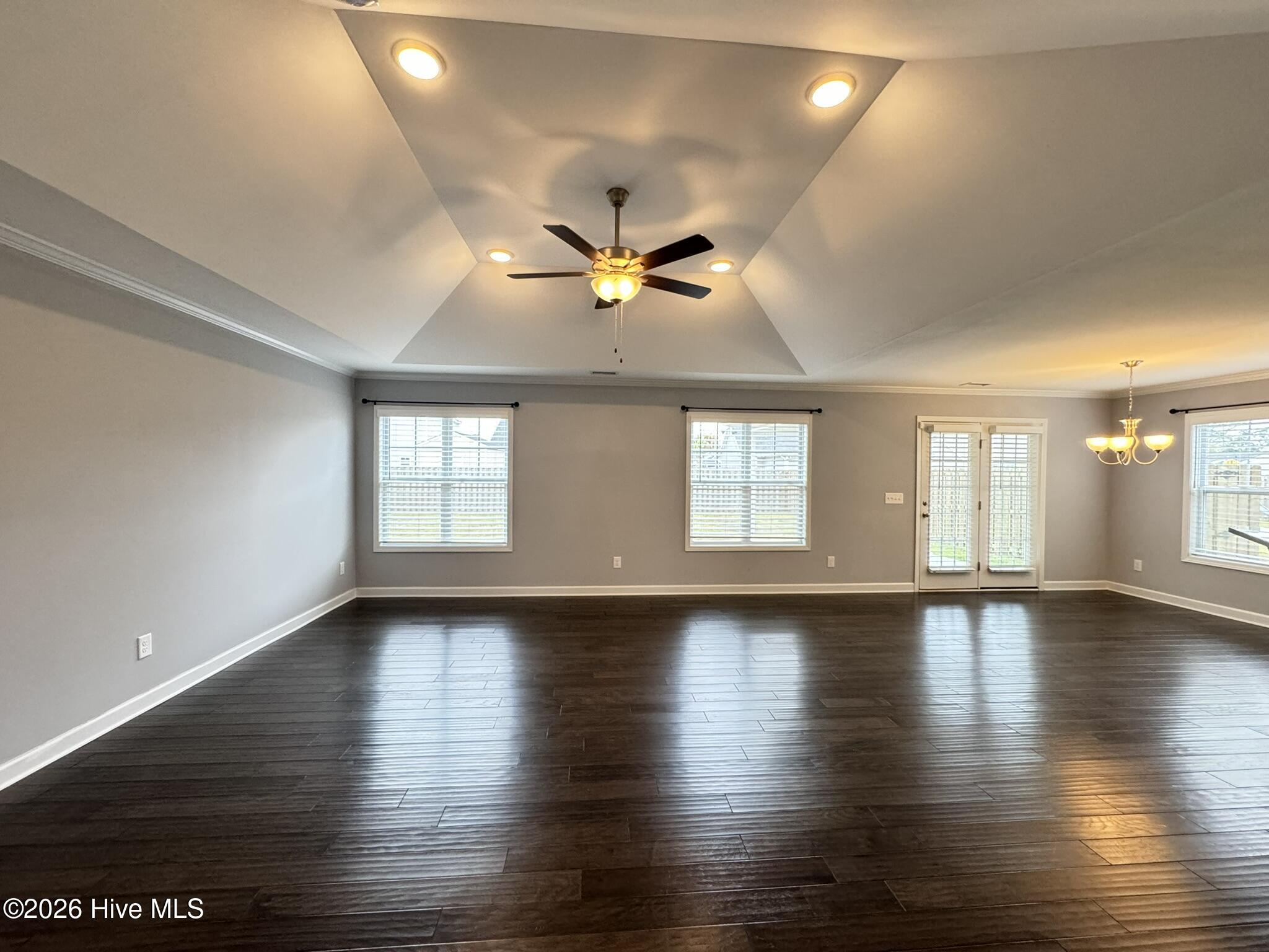 100552573 | Photo 10