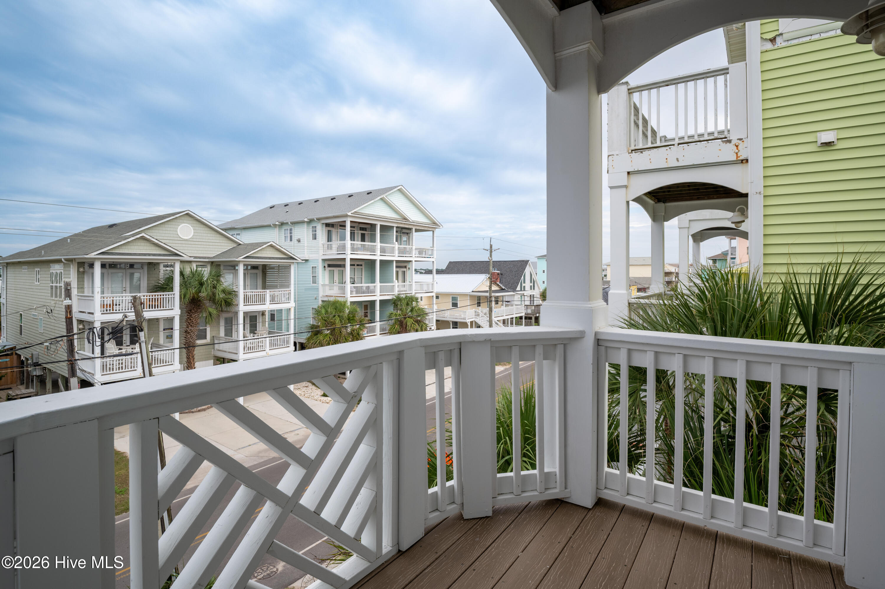 100550825 | Photo 46