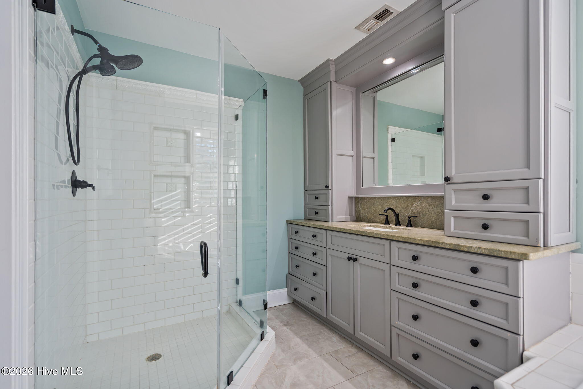 100565239 | Photo 36