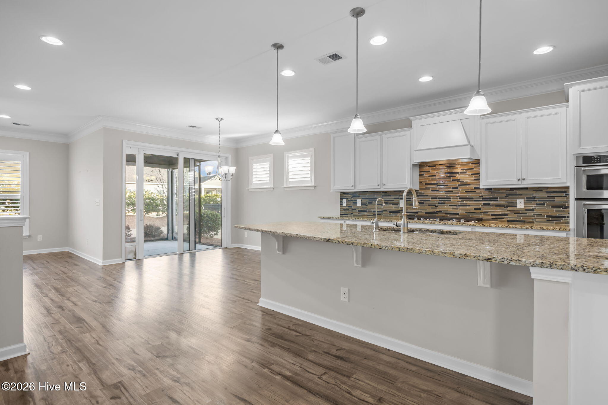 100552007 | Photo 39