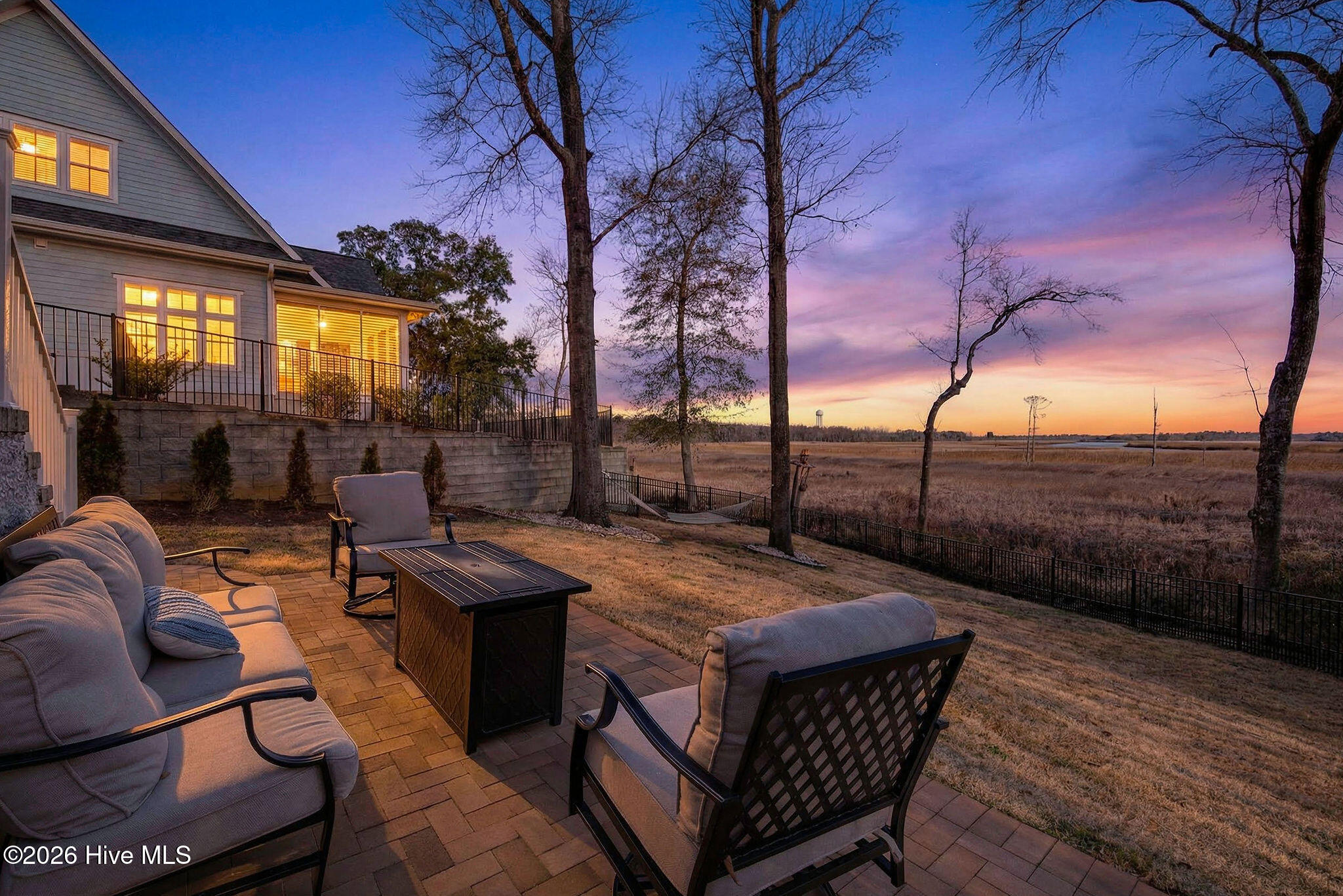 100552063 | Photo 11