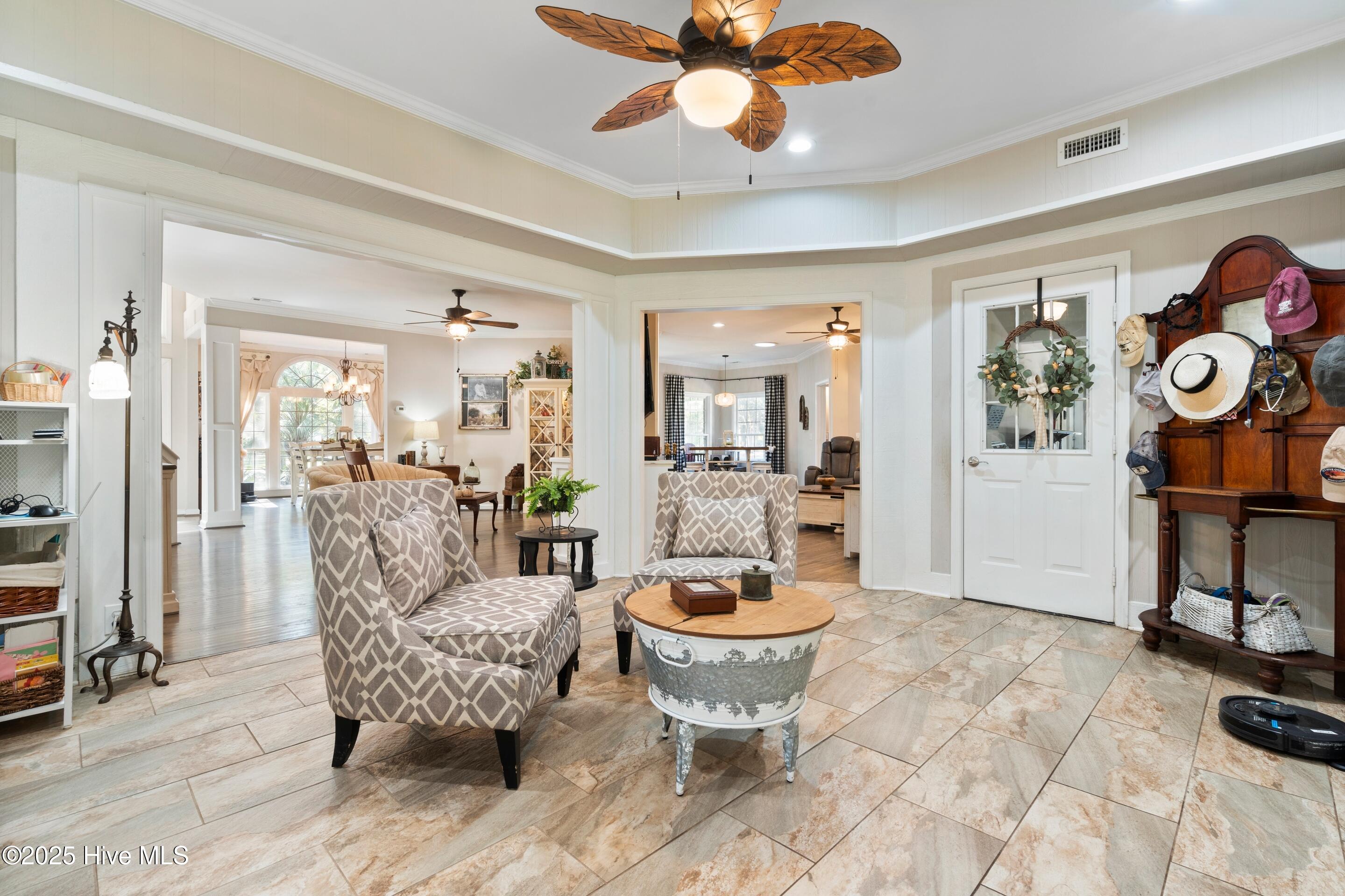 100538310 | Photo 25