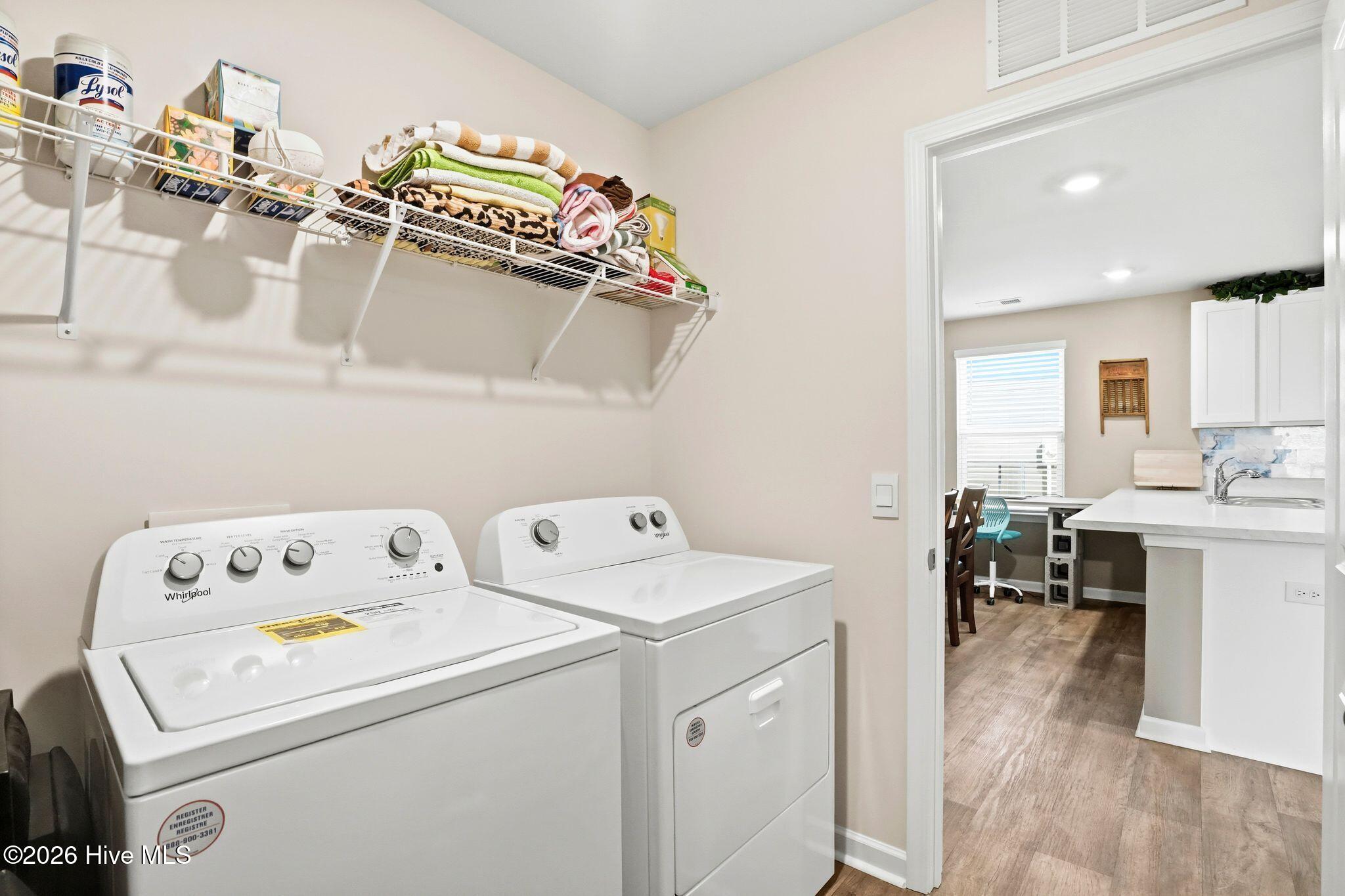 100565300 | Photo 13