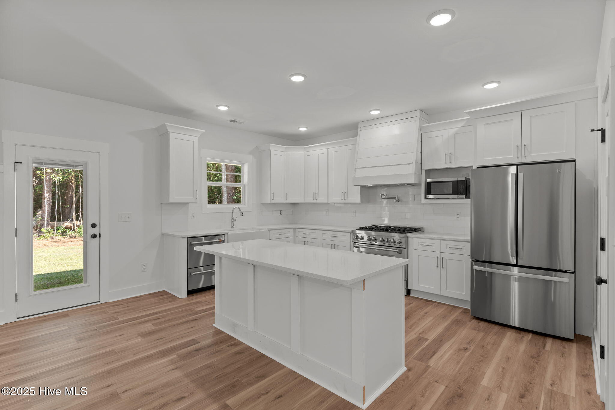 100531709 | Photo 16