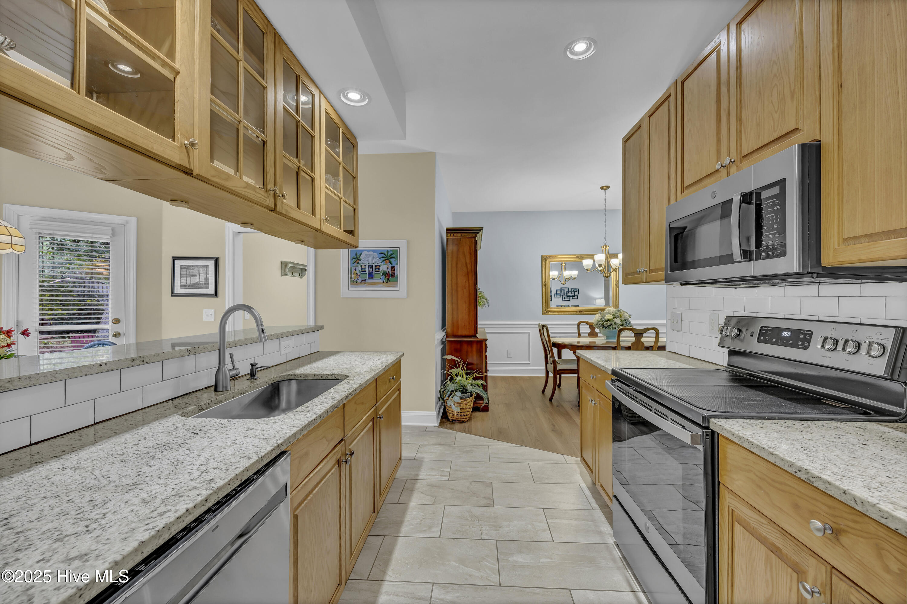 100530959 | Photo 14