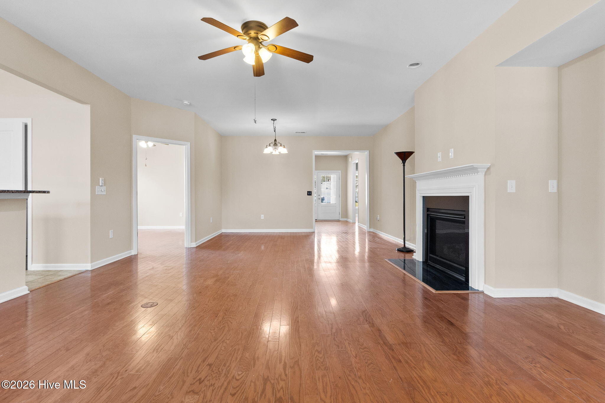 100561861 | Photo 10