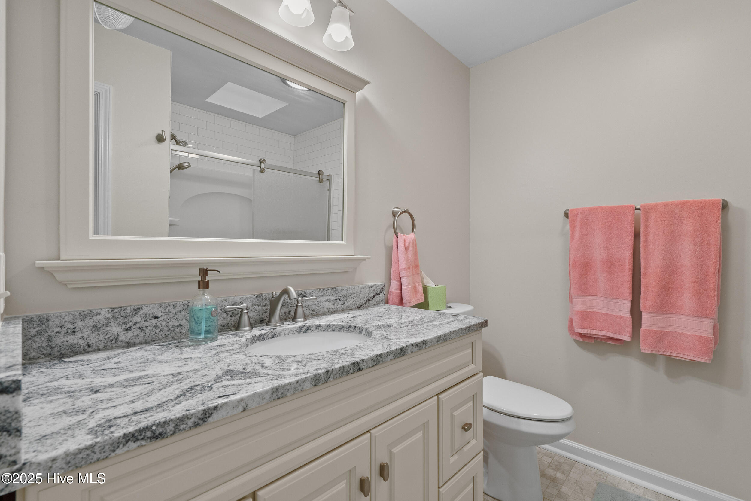 100542117 | Photo 23