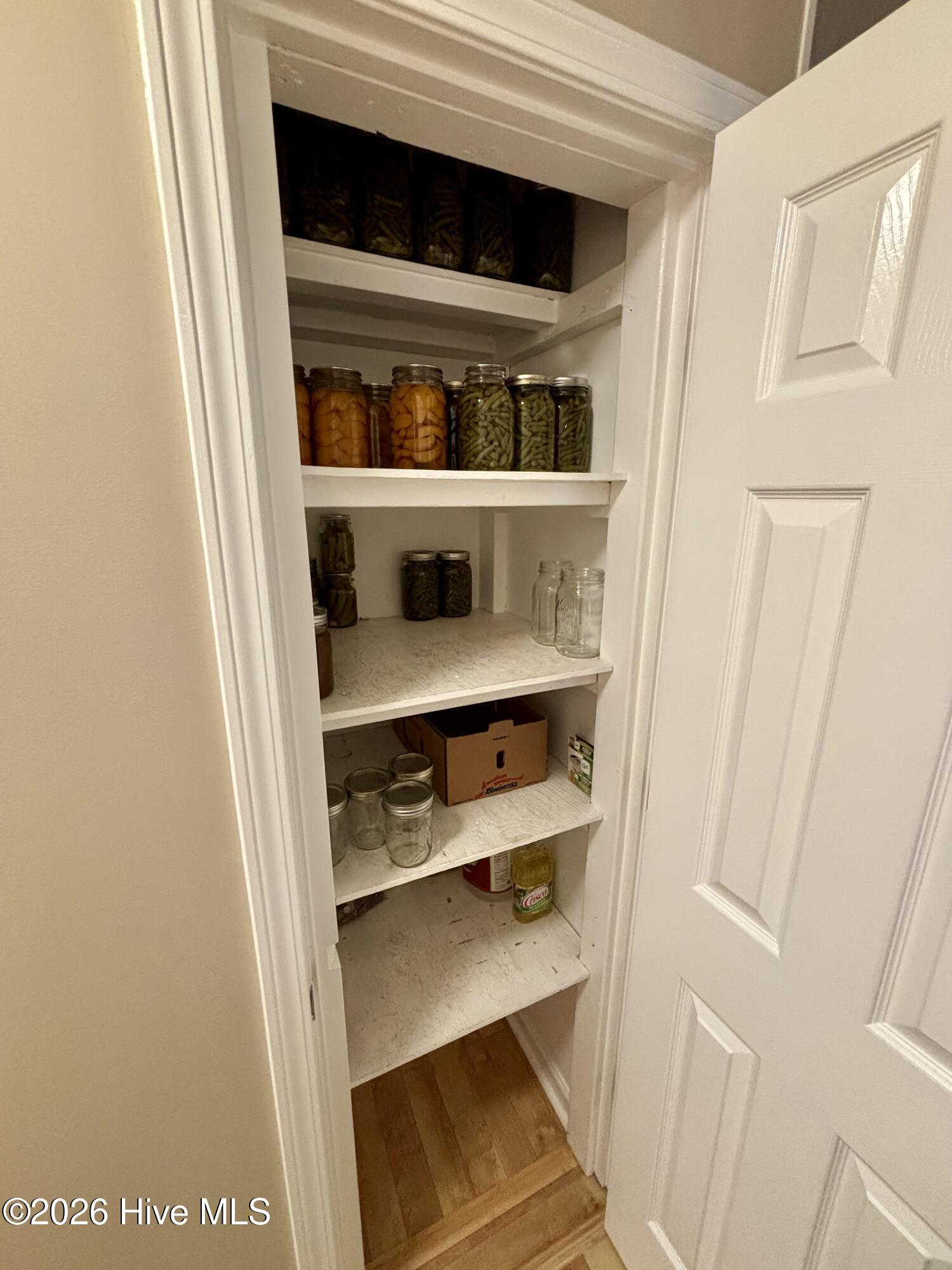 100561288 | Photo 22