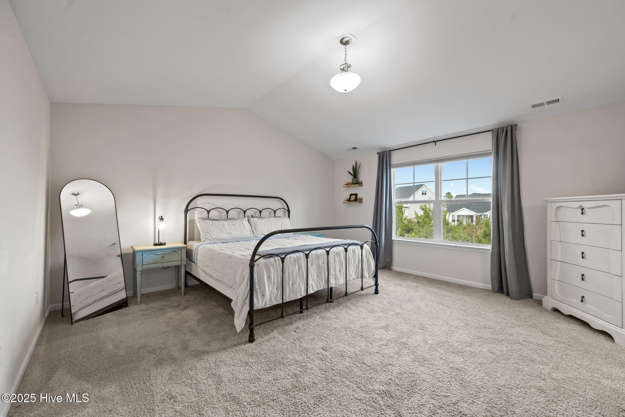 100547025 | Photo 28