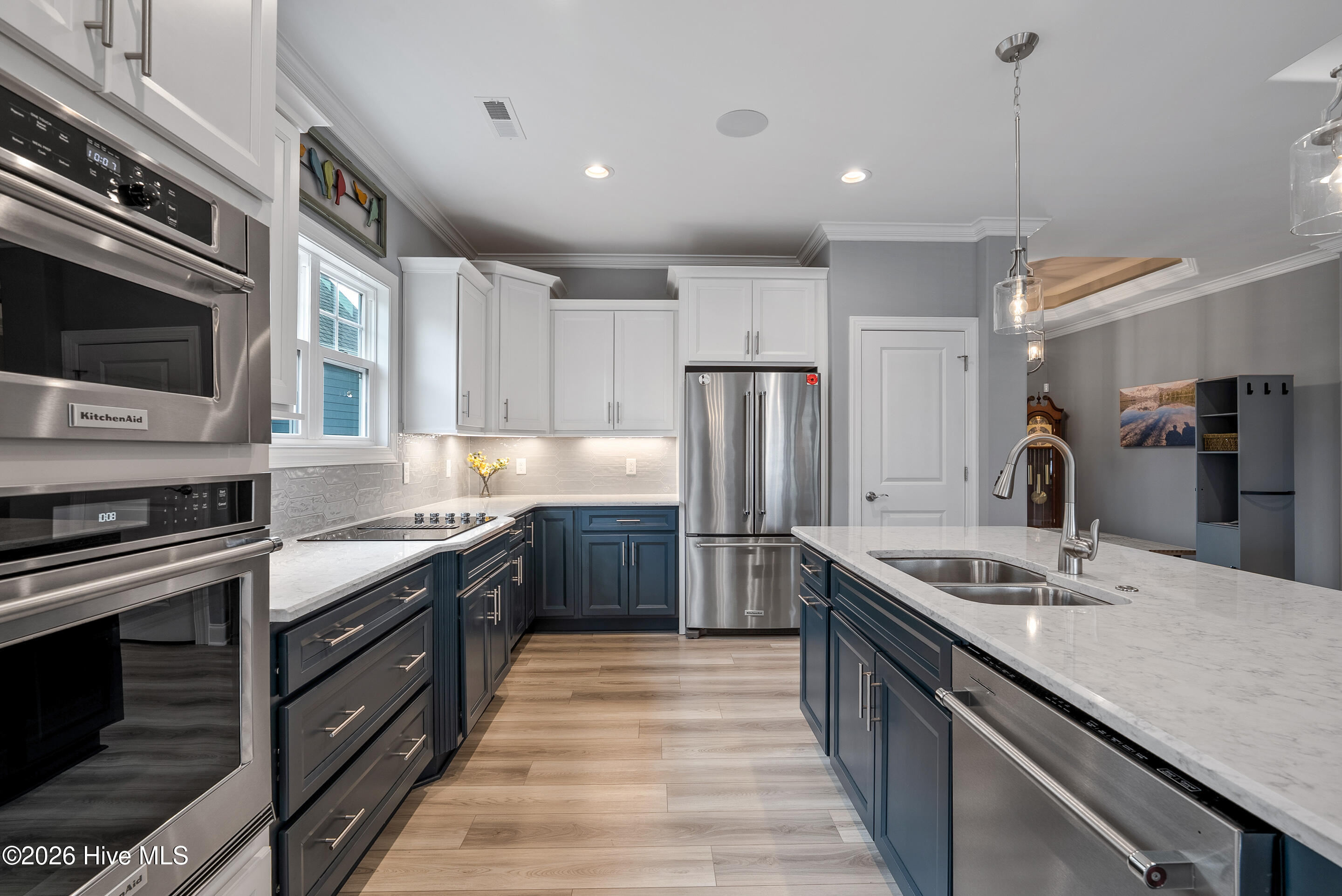 100559737 | Photo 19