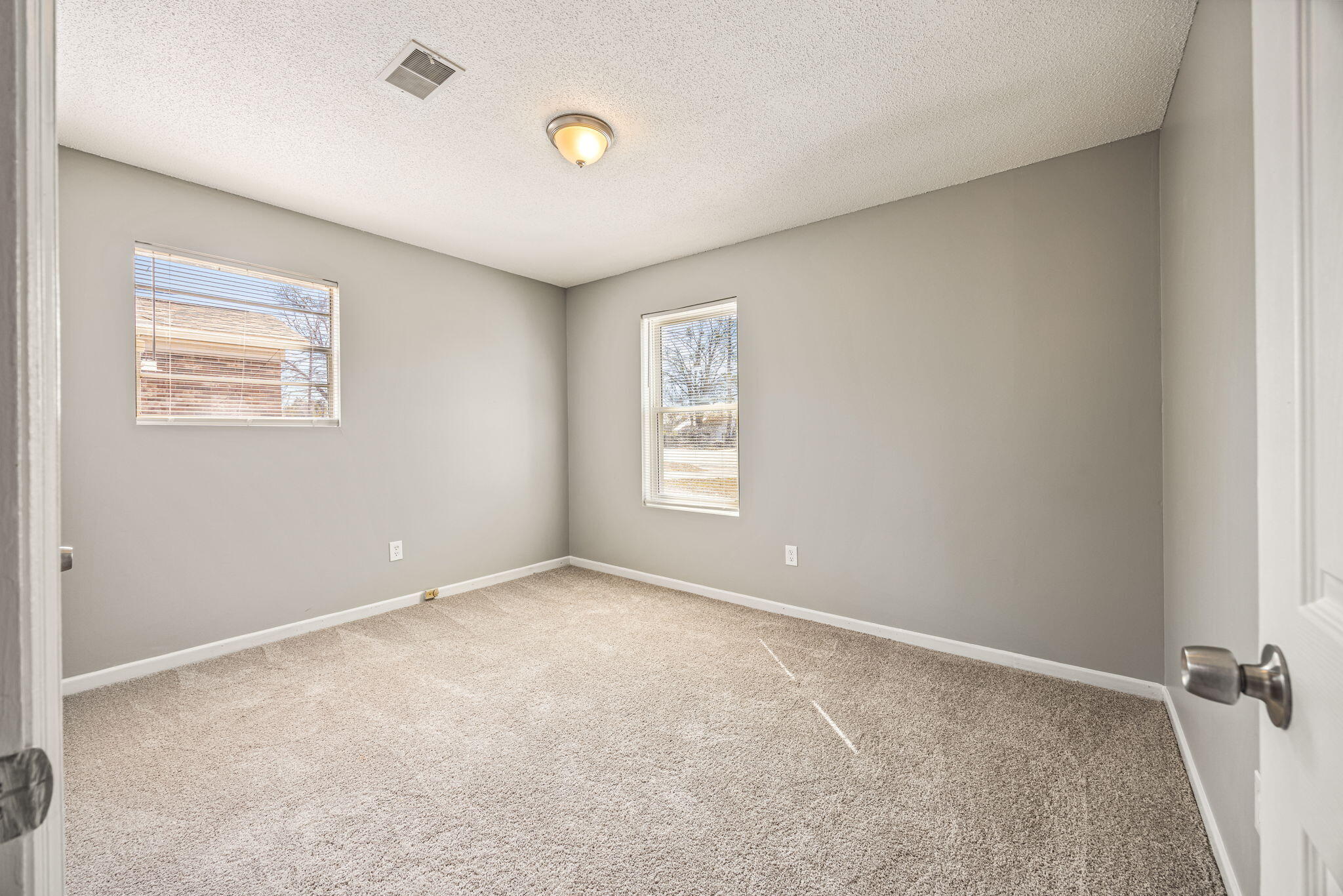 14-web-or-mls-2965 Meadowbrook Drive-12