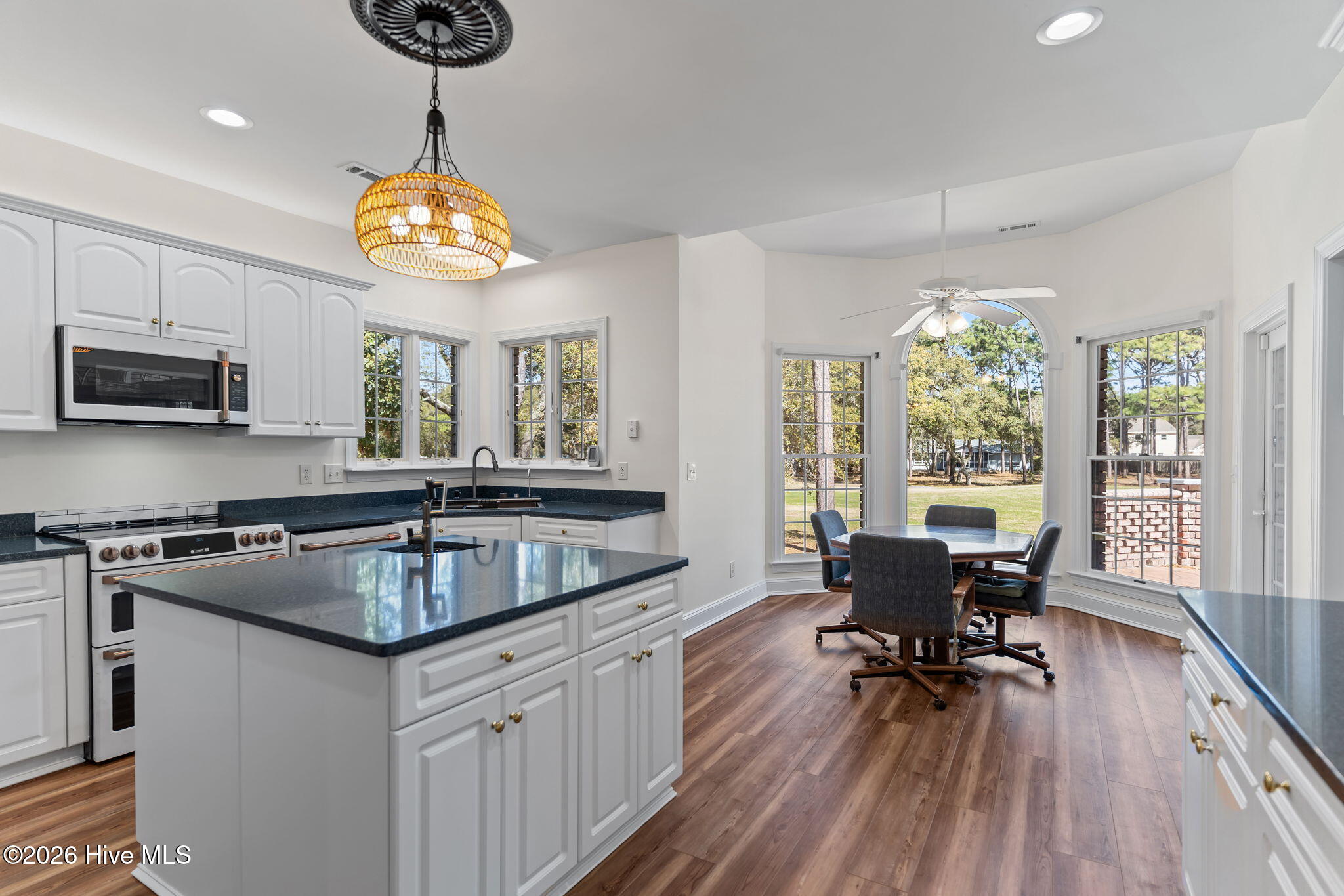 100548022 | Photo 14