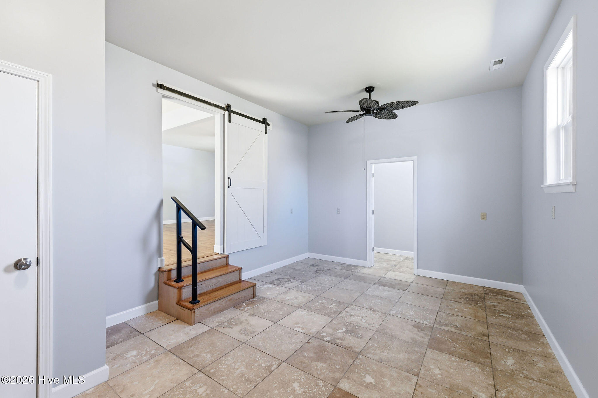 100559976 | Photo 17