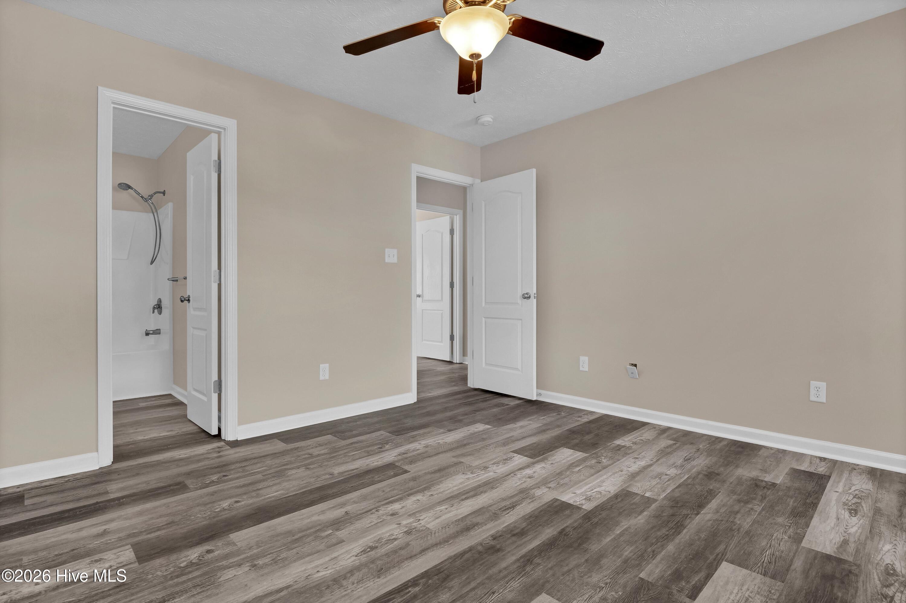 100550927 | Photo 17