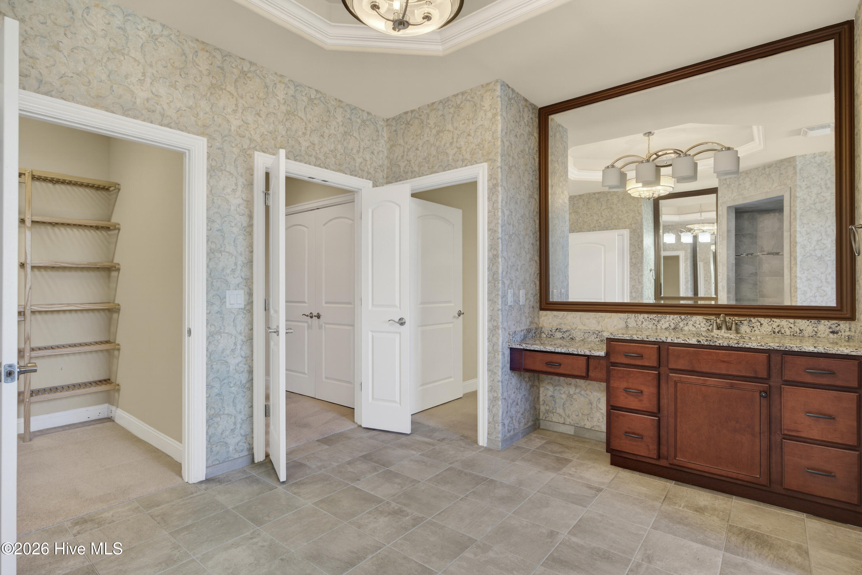 100550633 | Photo 21