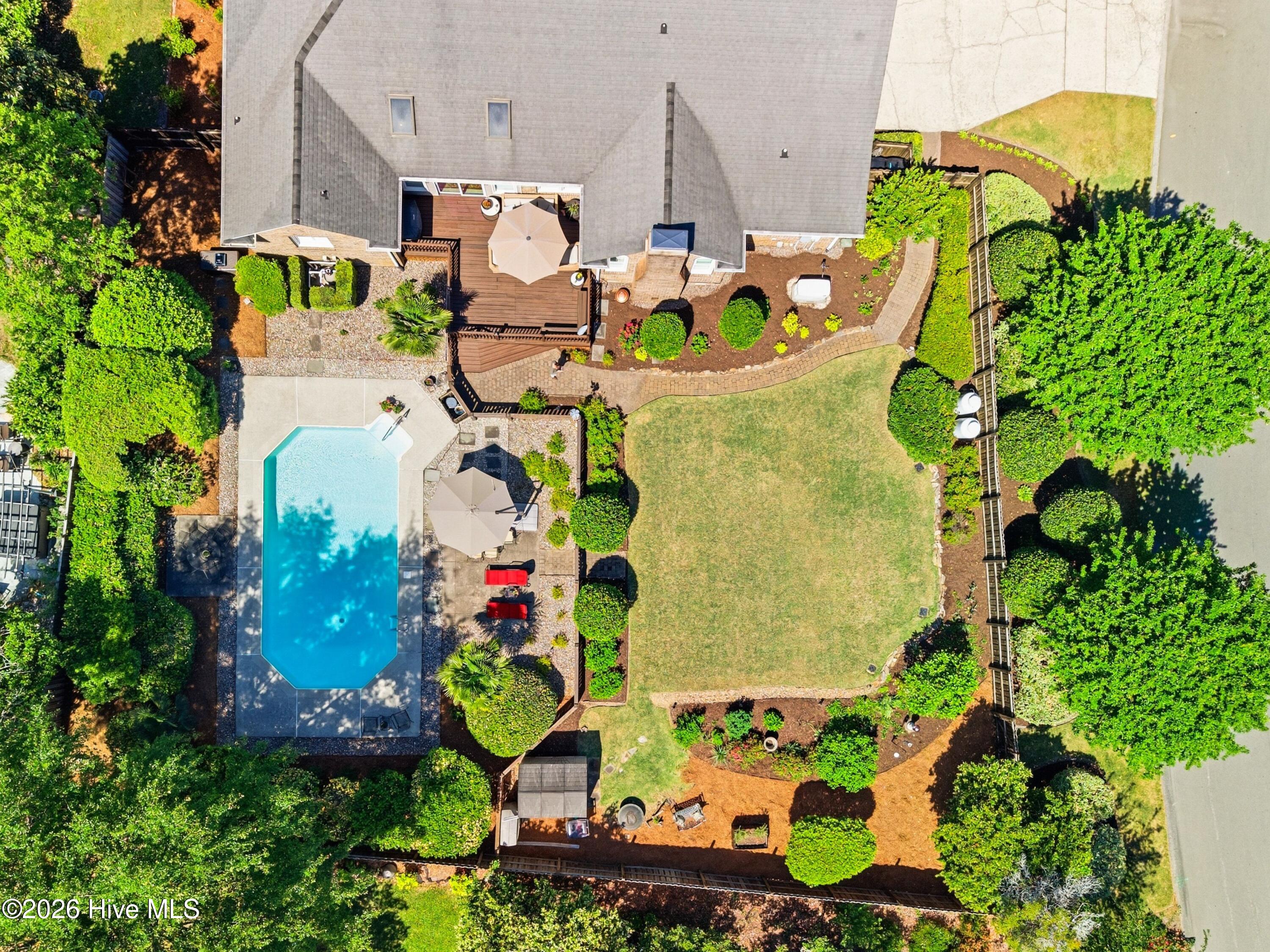 100568689 | Photo 48