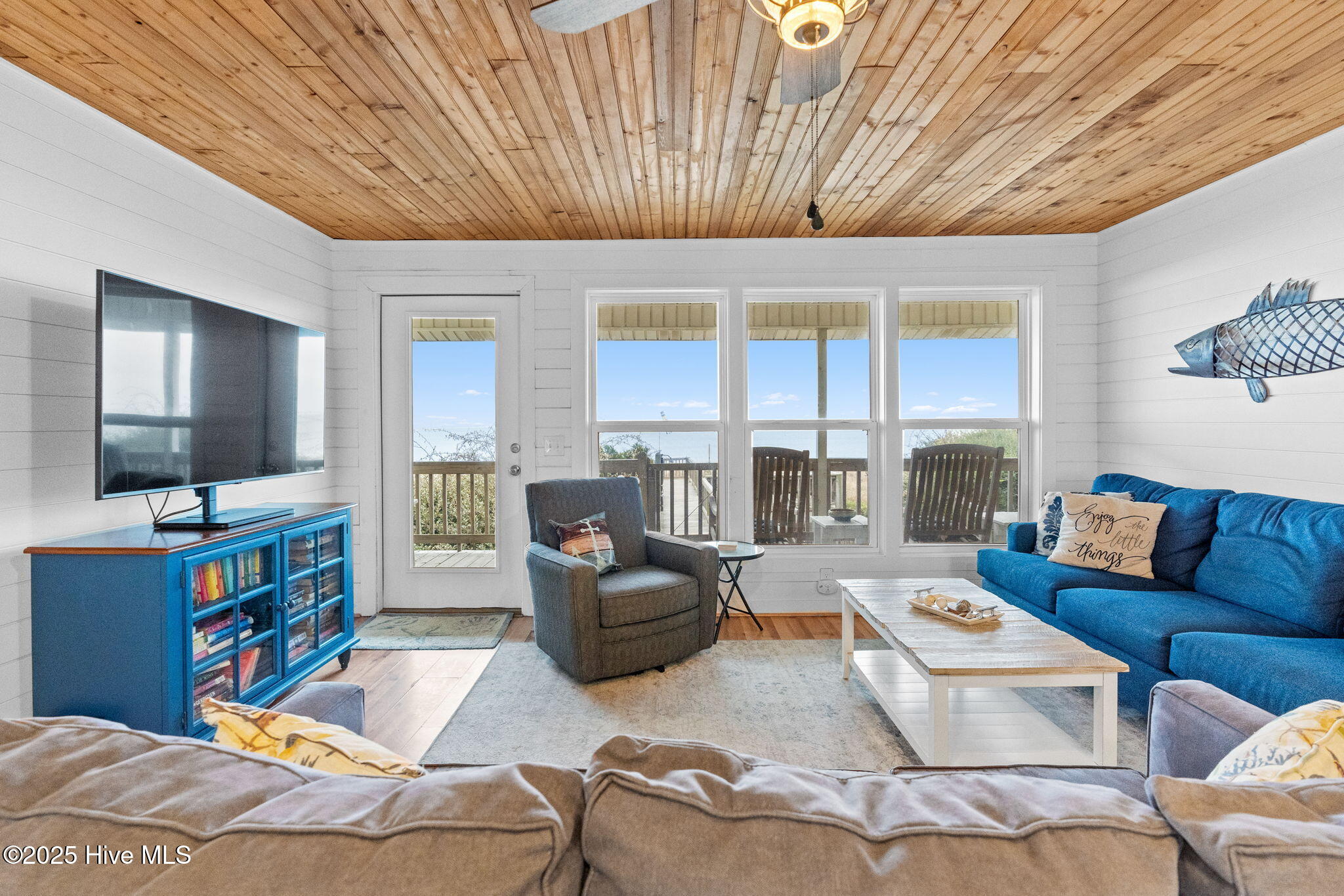 100544843 | Photo 10