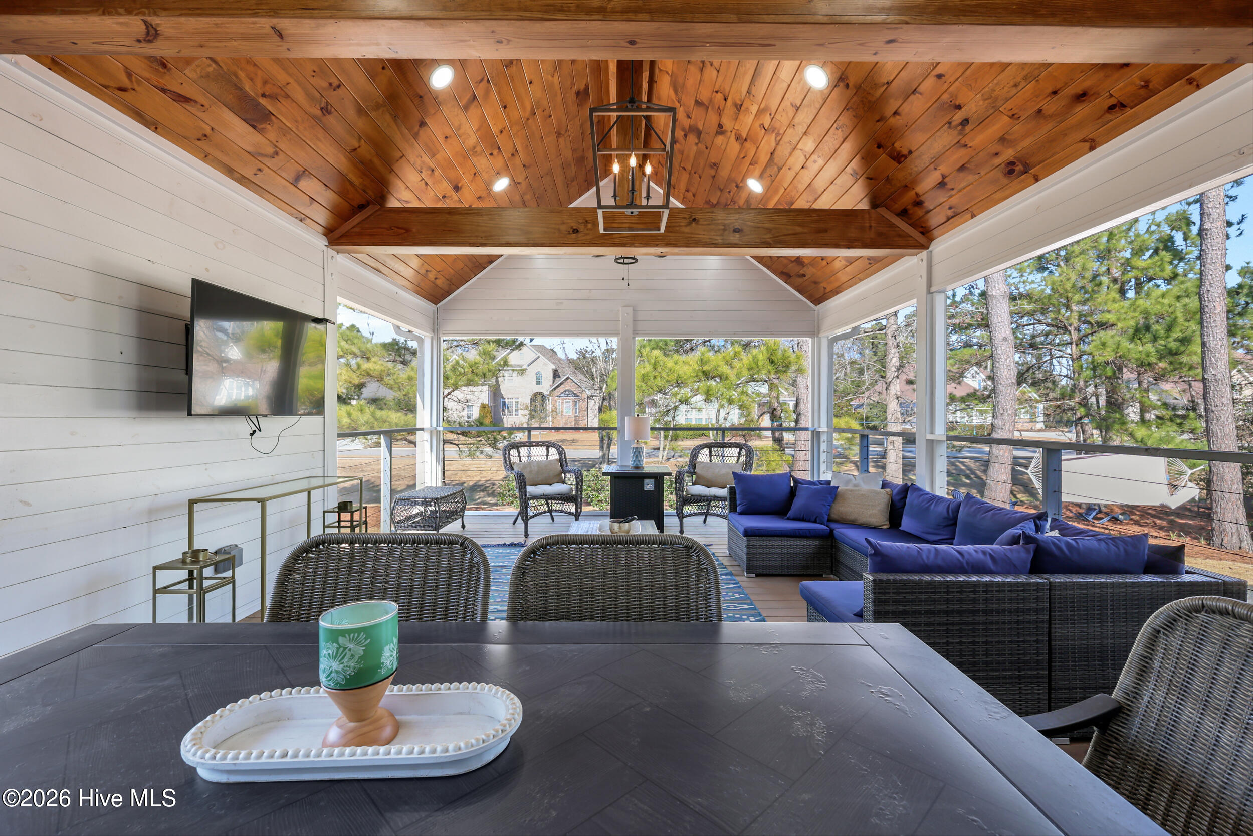 100554068 | Photo 26