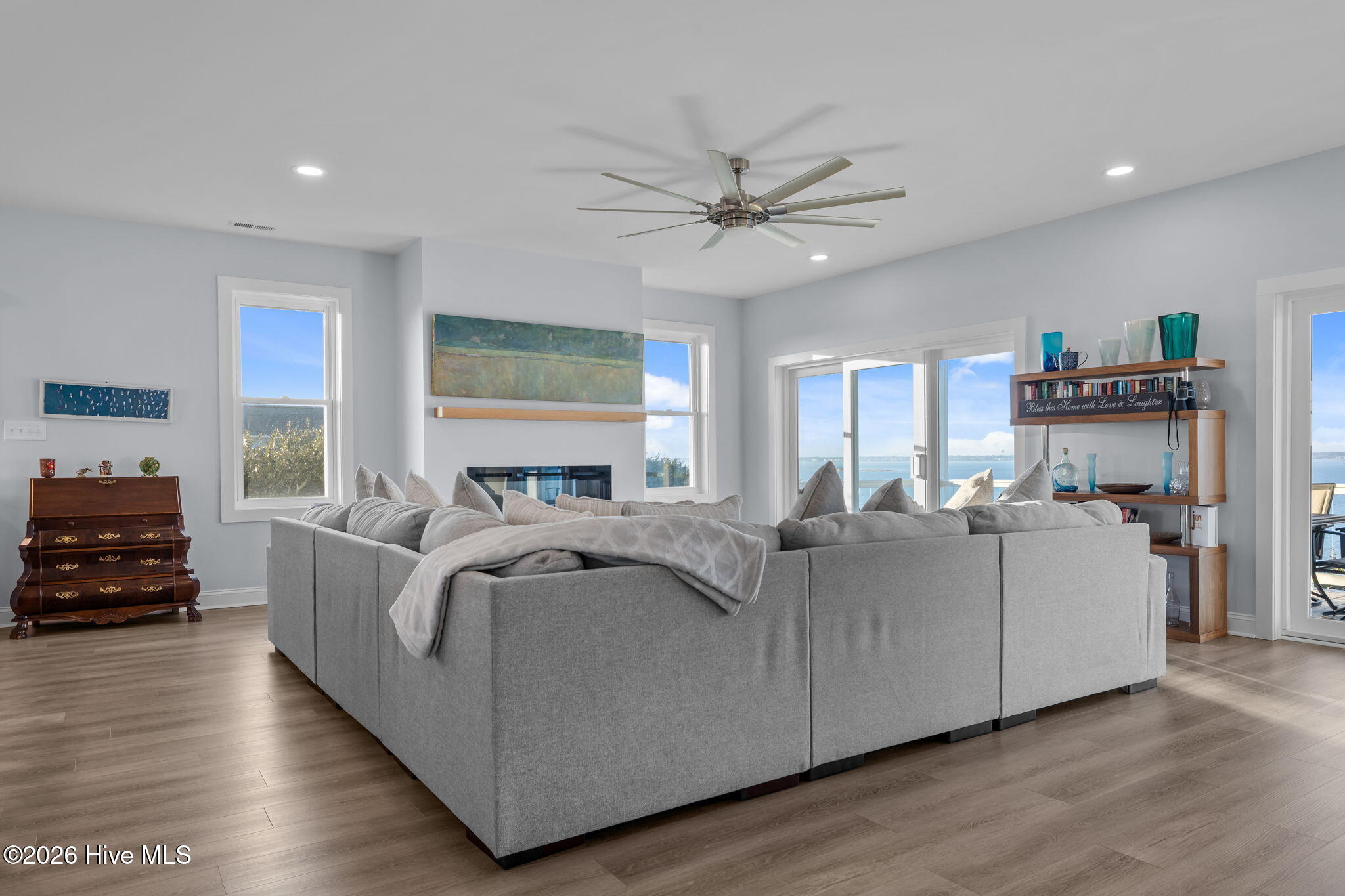 100551365 | Photo 42