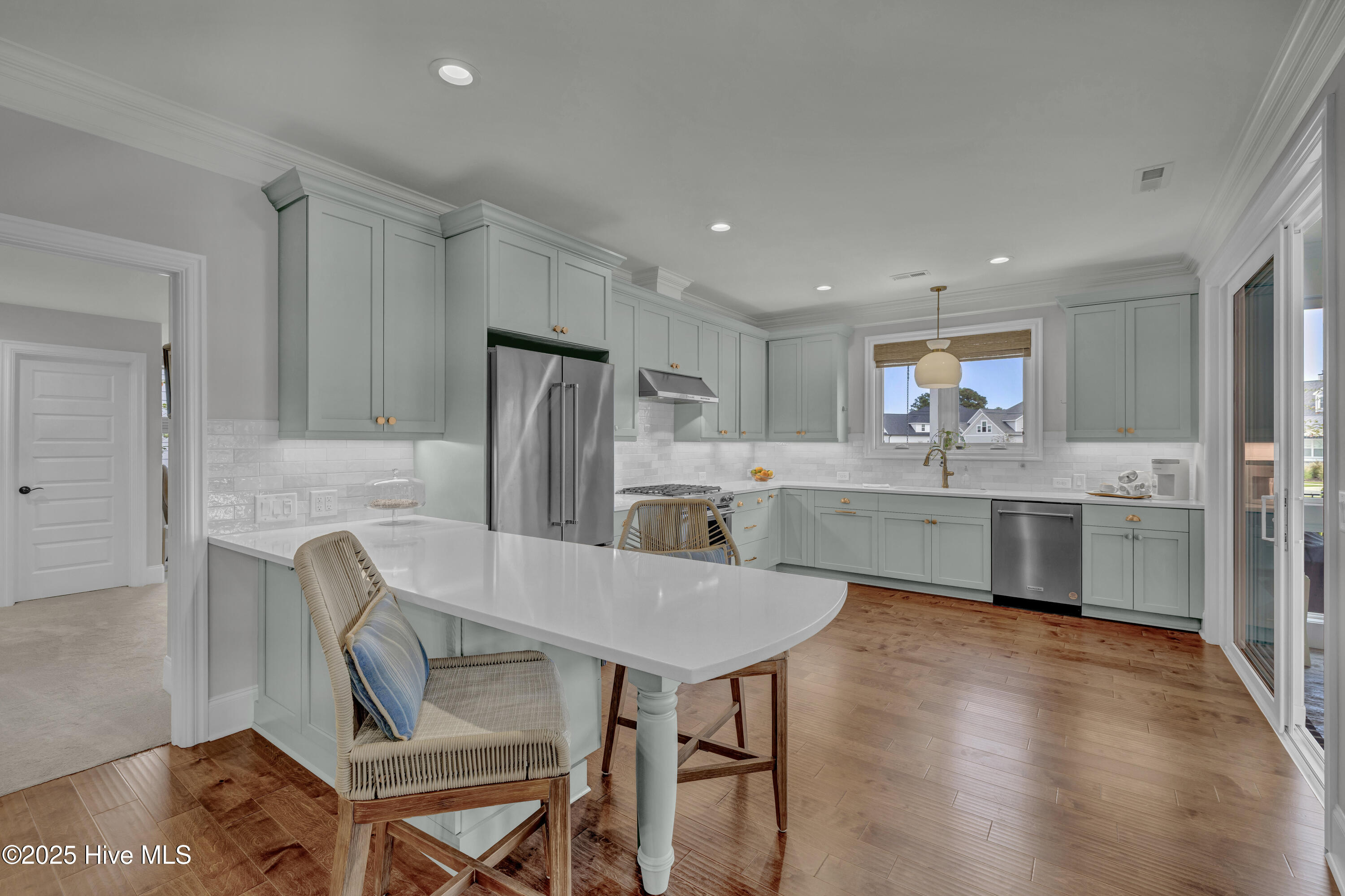 100557399 | Photo 25