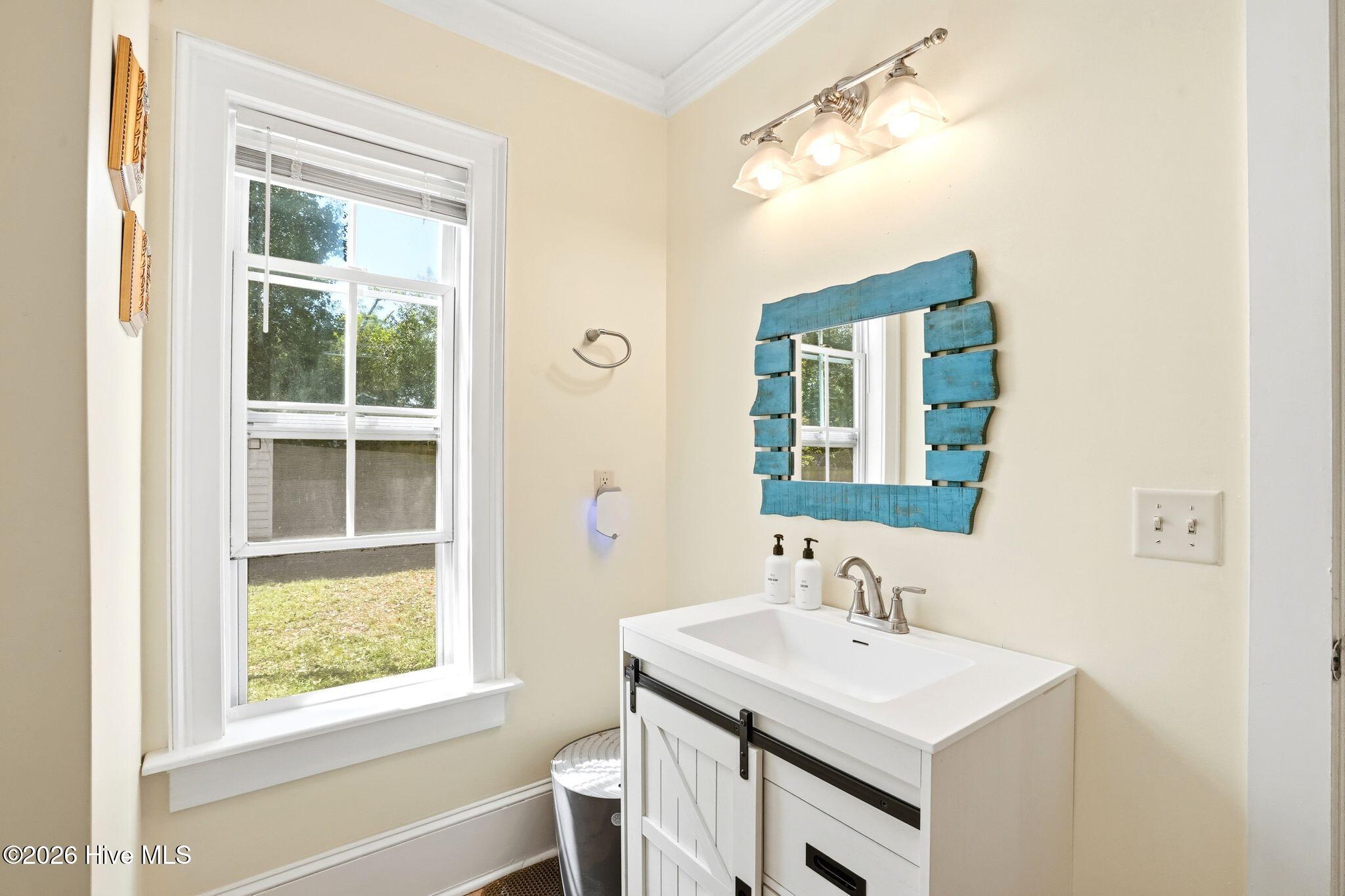 100564510 | Photo 45