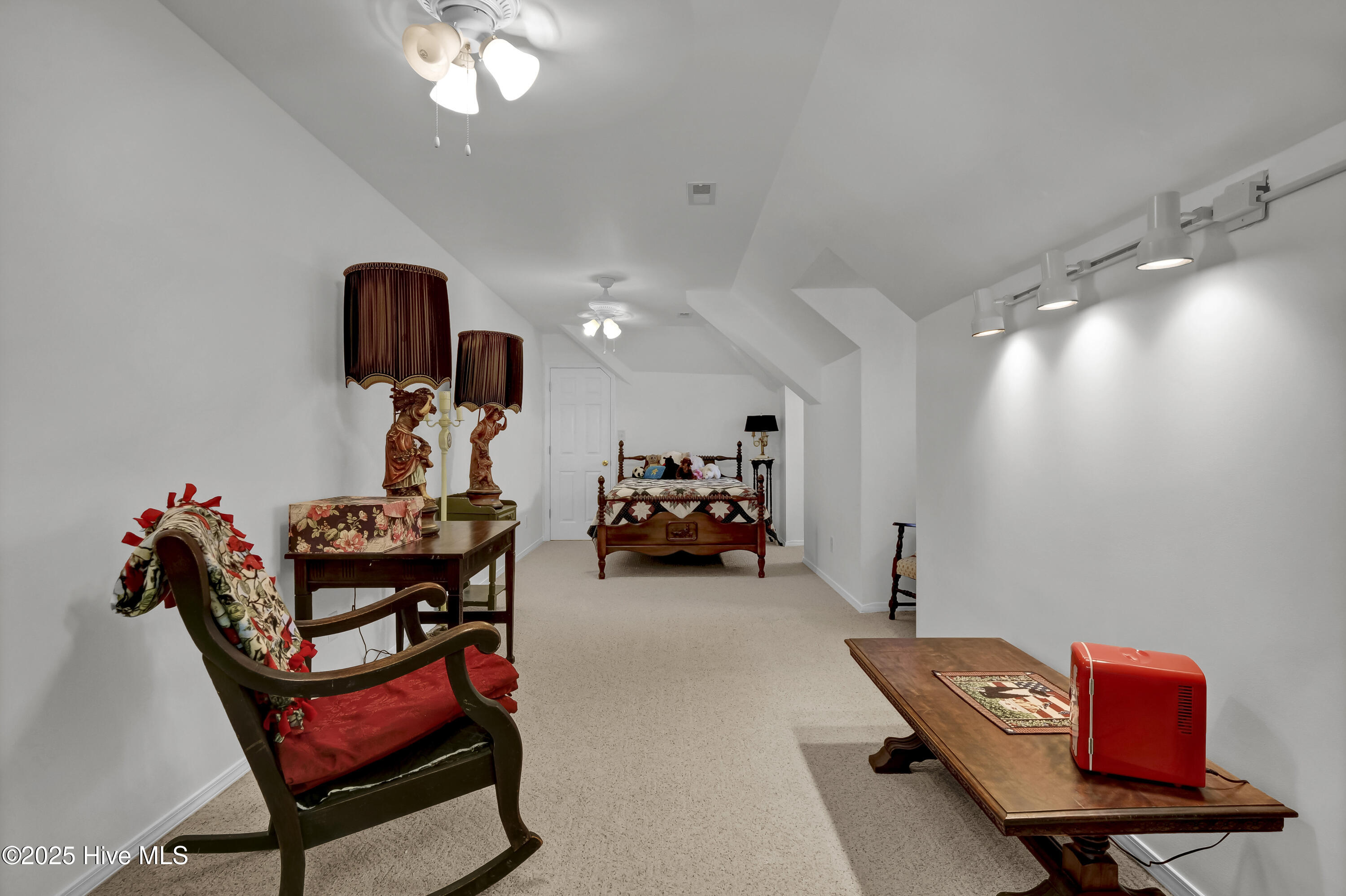 100499104 | Photo 26