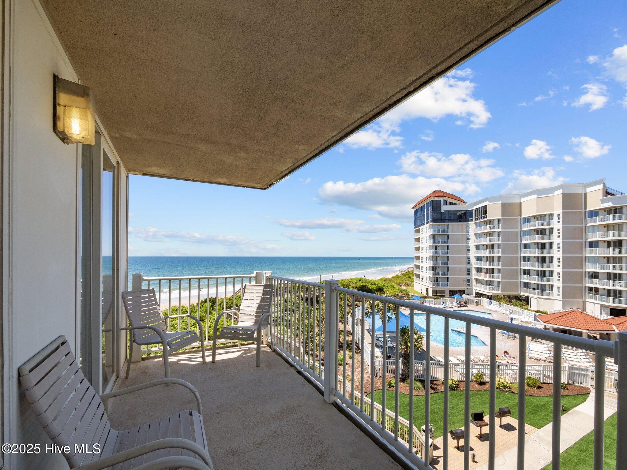 100525315 | Photo 44