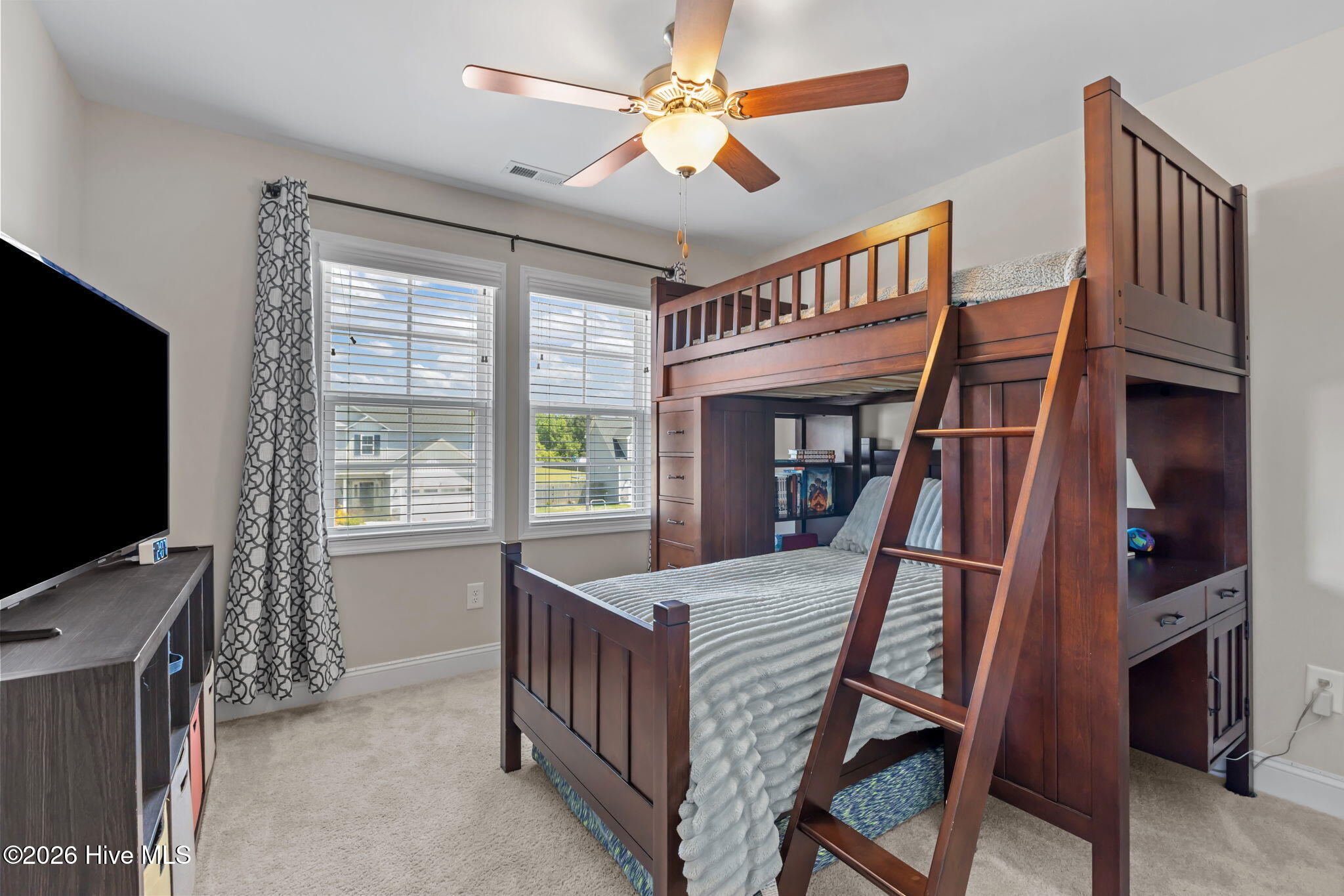 100569741 | Photo 29