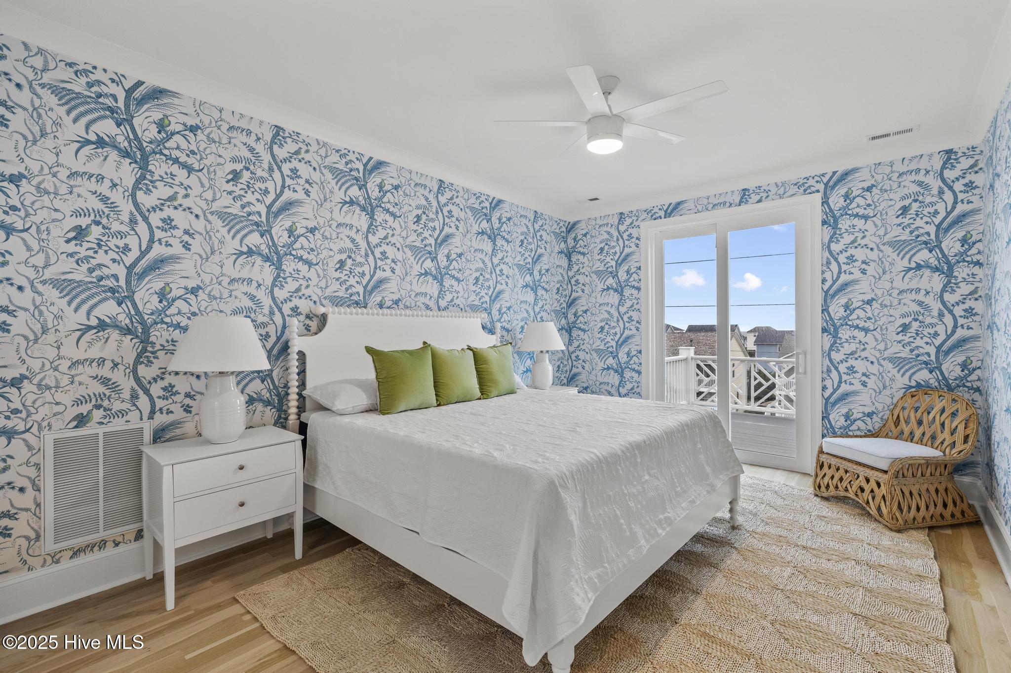 100565849 | Photo 53