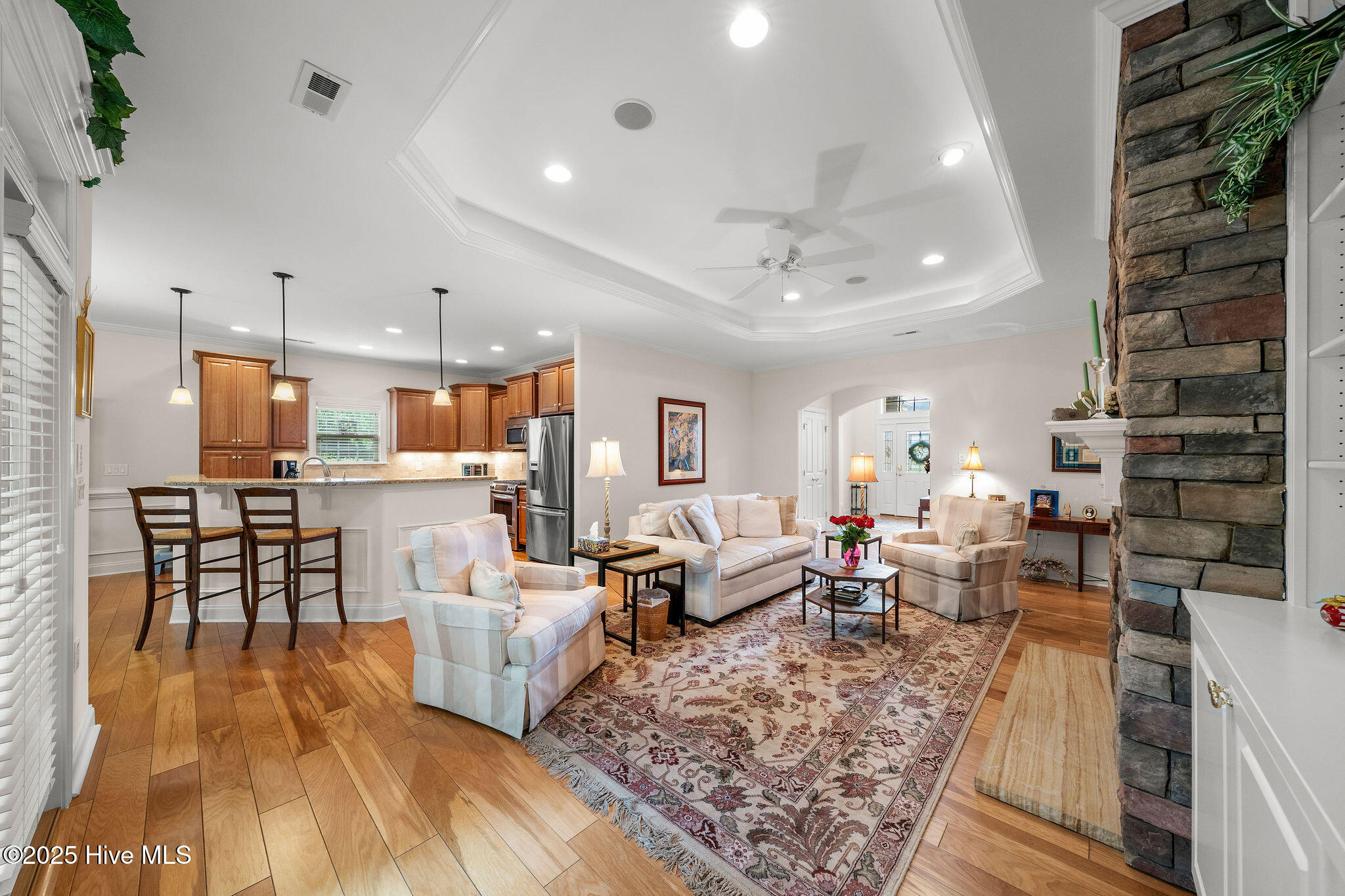 100520063 | Photo 37