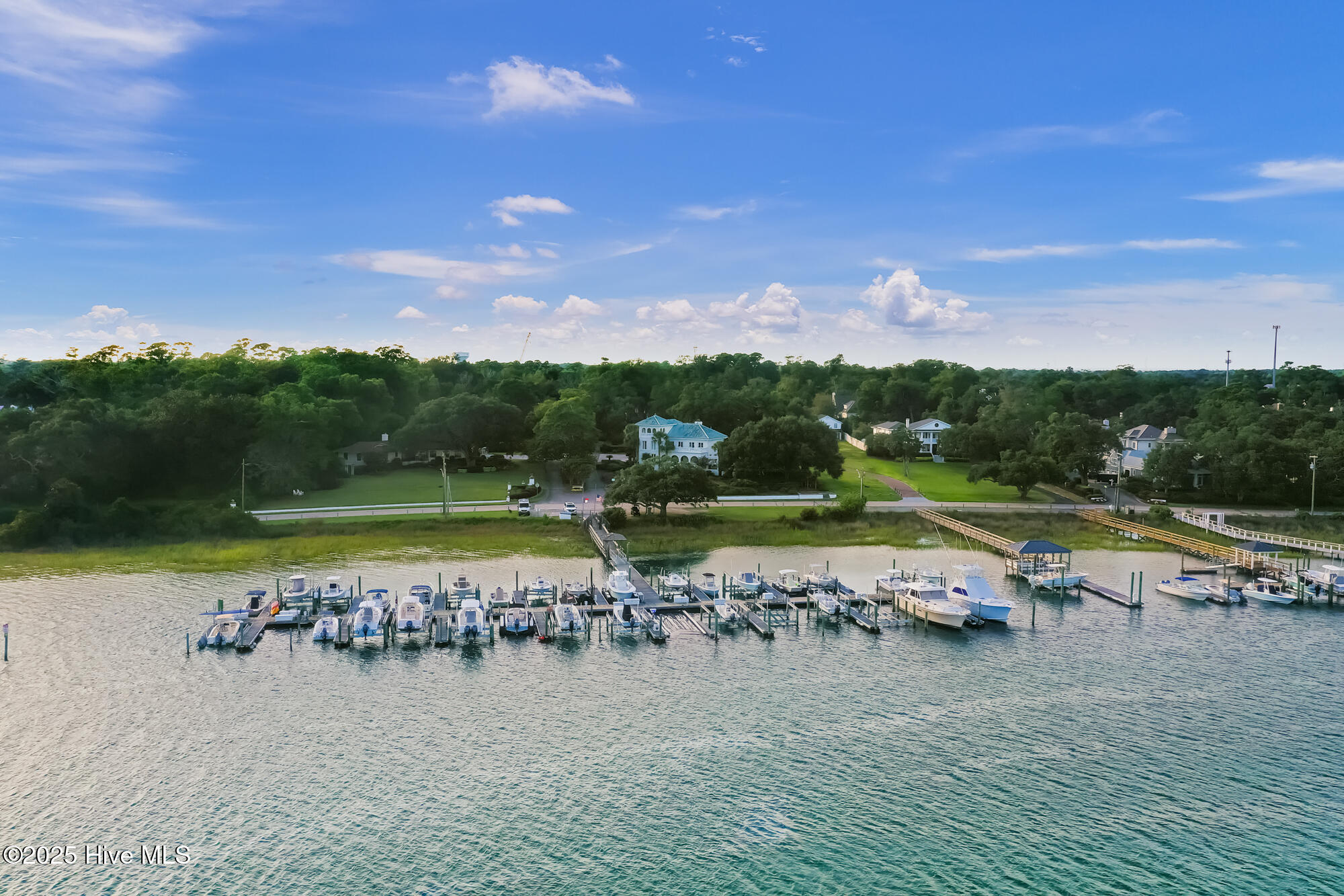 100532044 | Photo 53