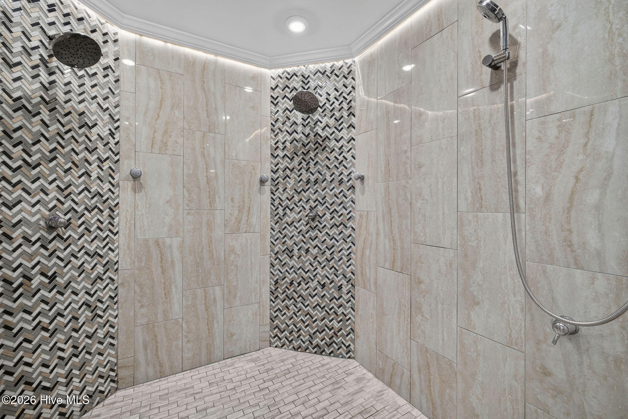 100567485 | Photo 31