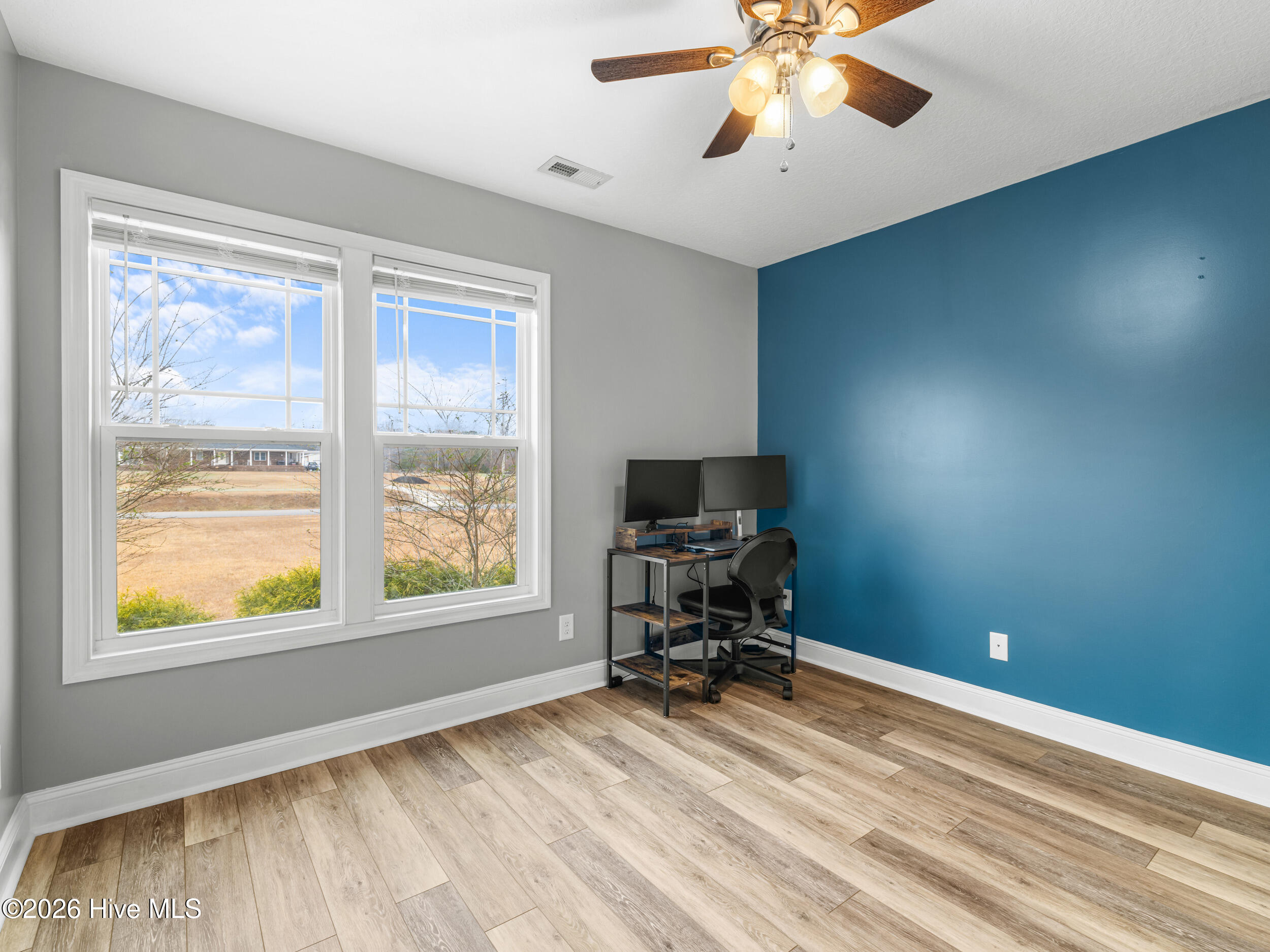 100548593 | Photo 30