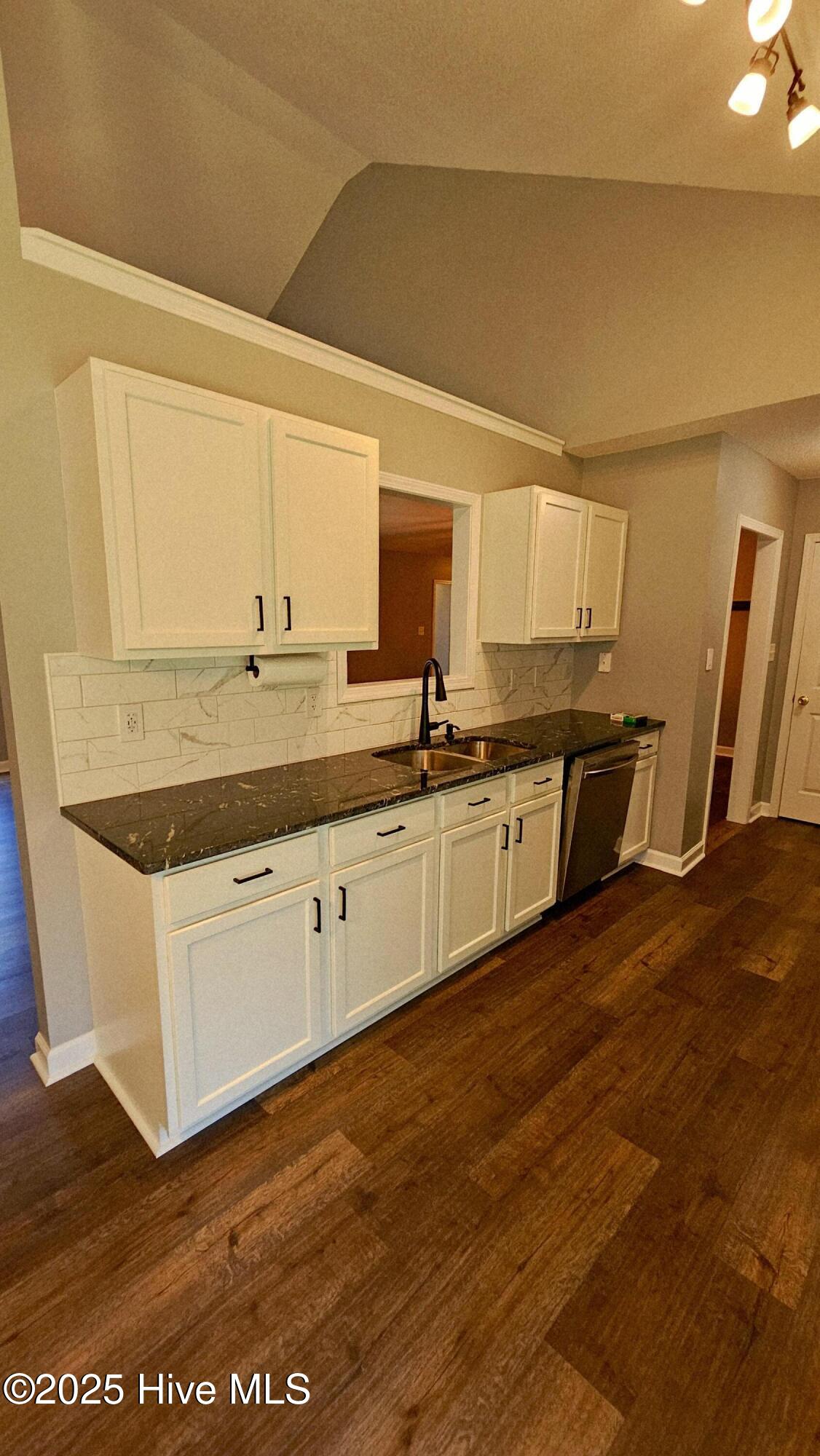 100538021 | Photo 15